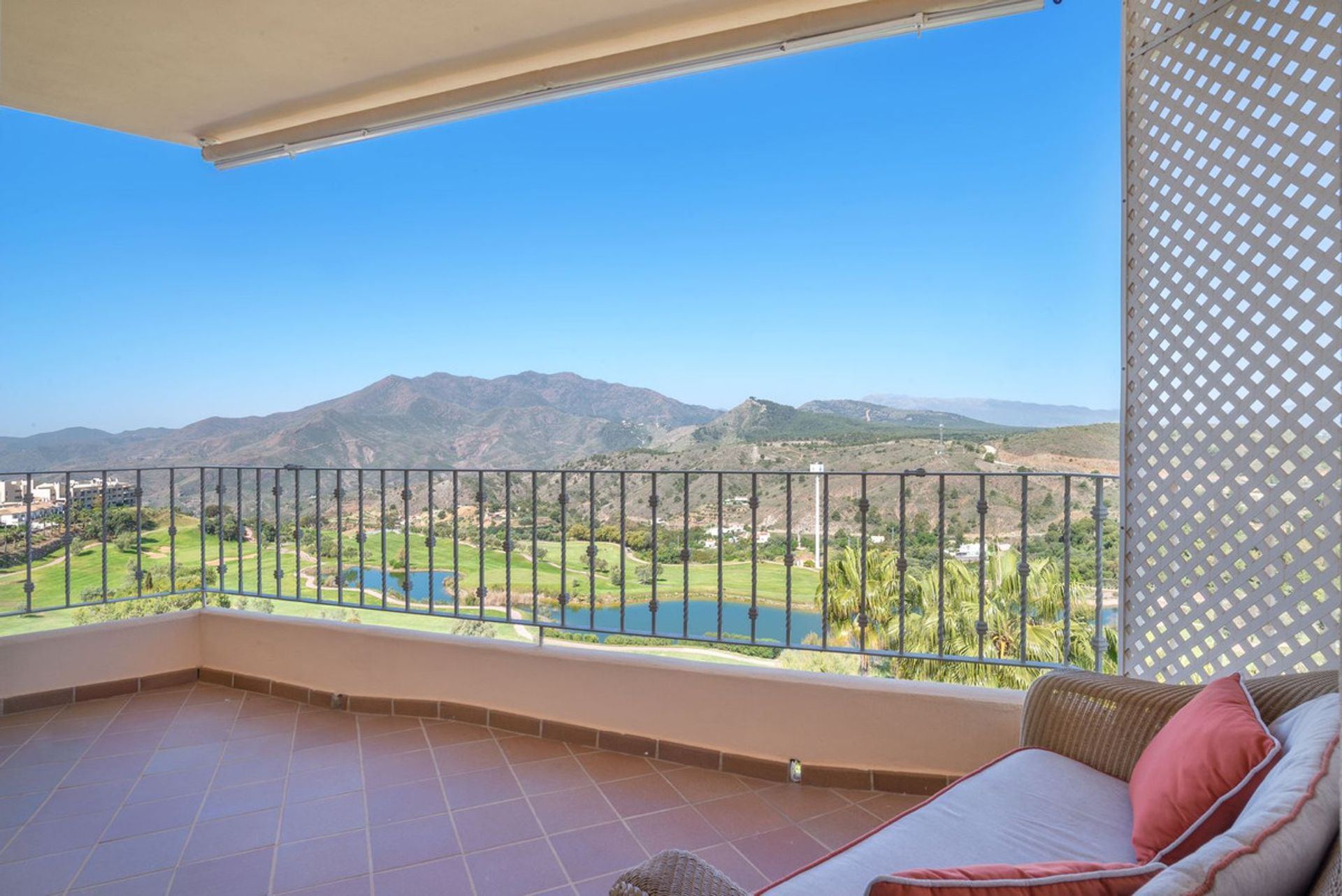 Condominium in Alhaurín el Grande, Andalucía 10727964