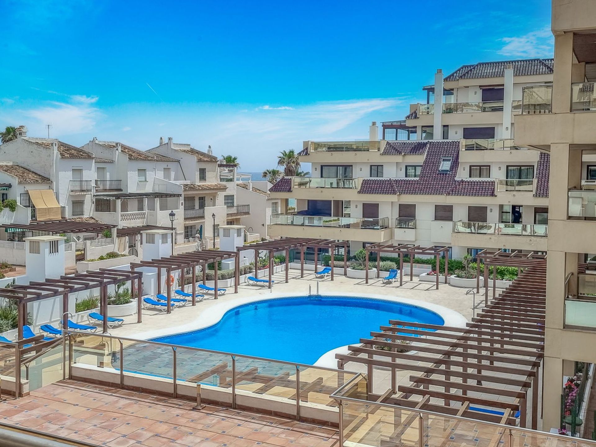 Condominium in La Duquesa, Andalucía 10727972