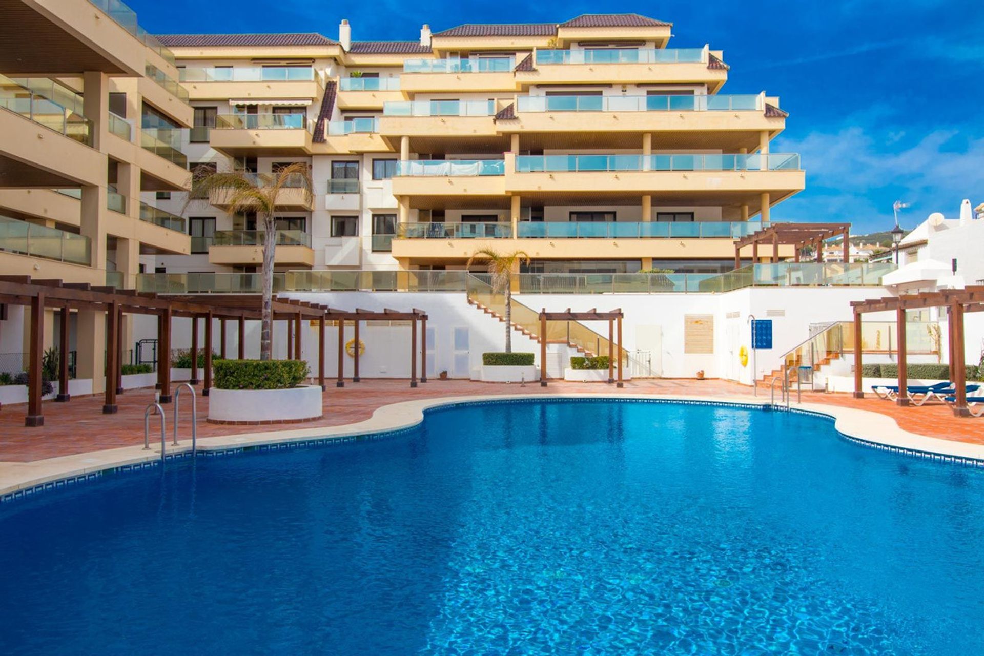 Condominium in La Duquesa, Andalucía 10727972