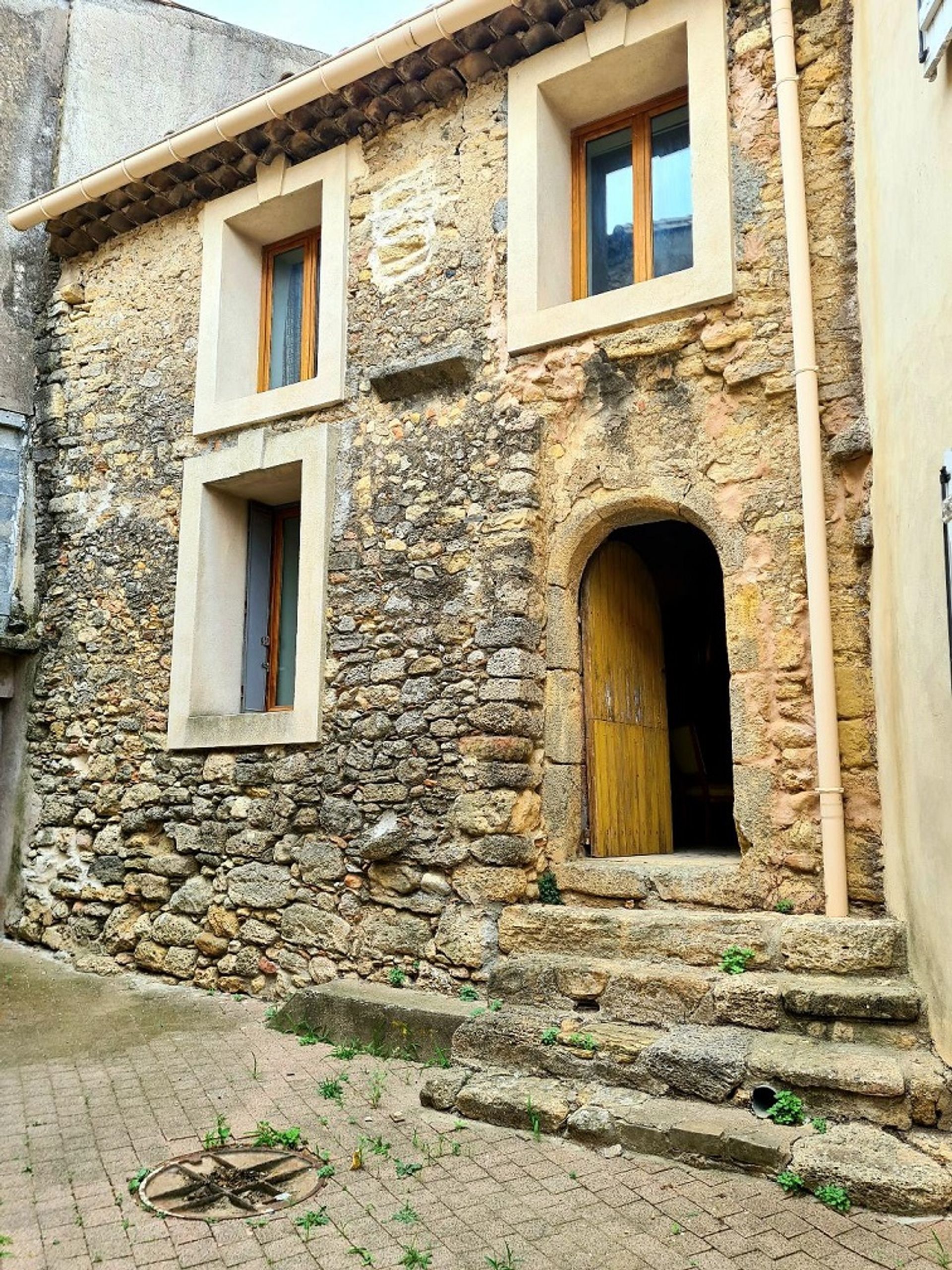 Teollinen sisään Alignan-du-Vent, Occitanie 10728229