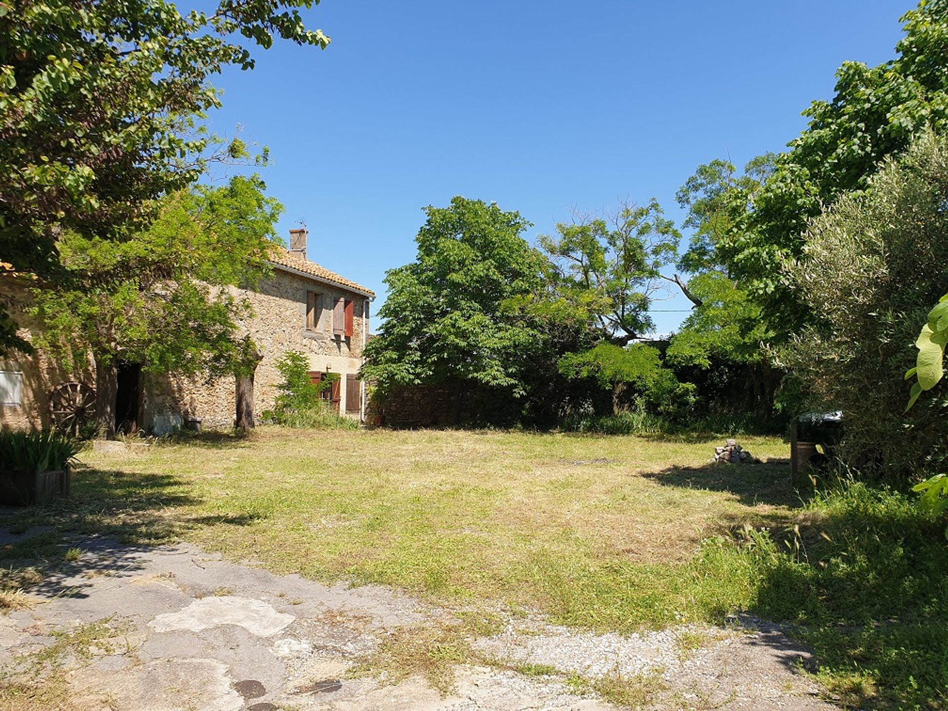 Teollinen sisään Narbonne, Occitanie 10728242