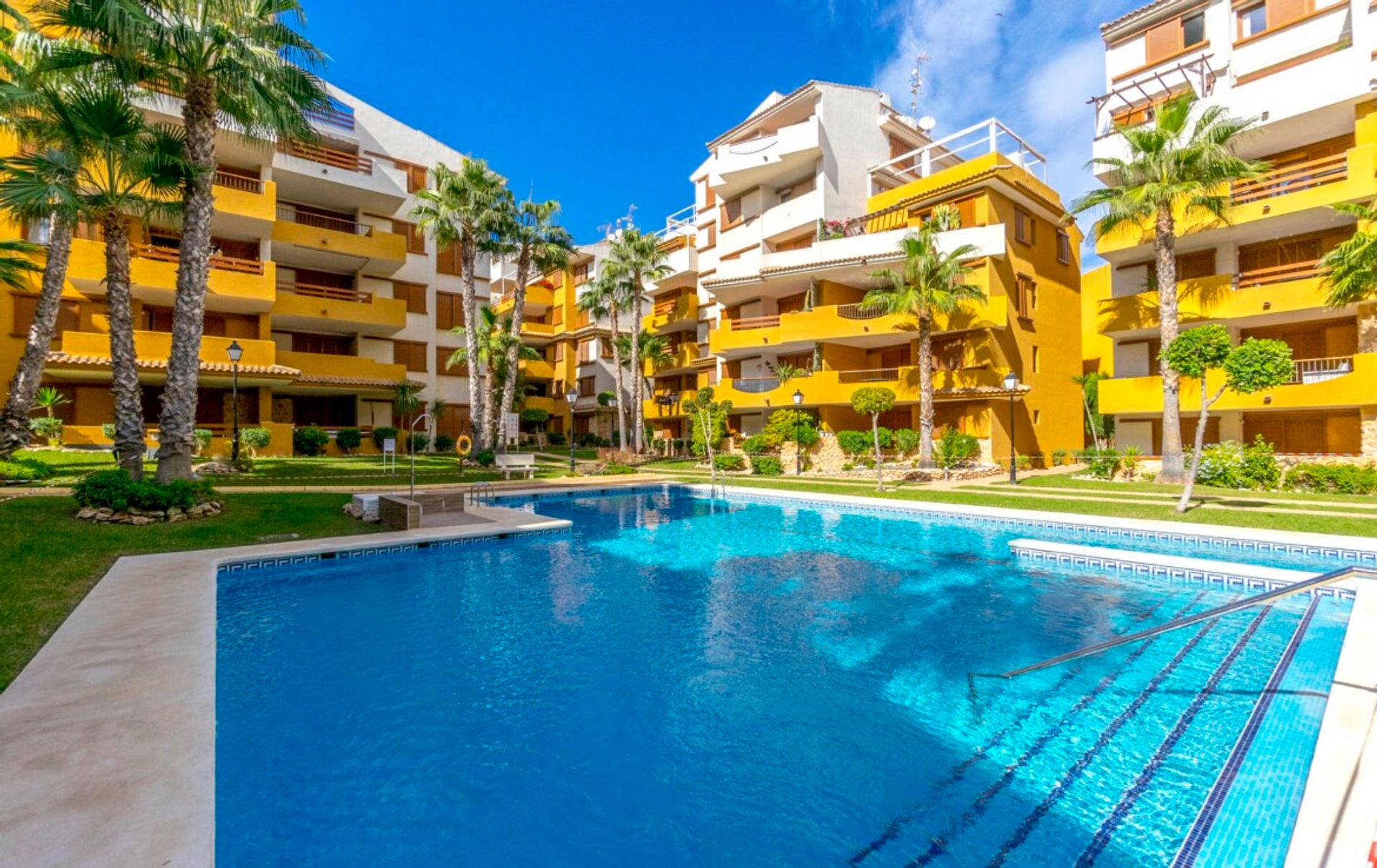 Condominium dans Punta Prima, Comunidad Valenciana 10729666