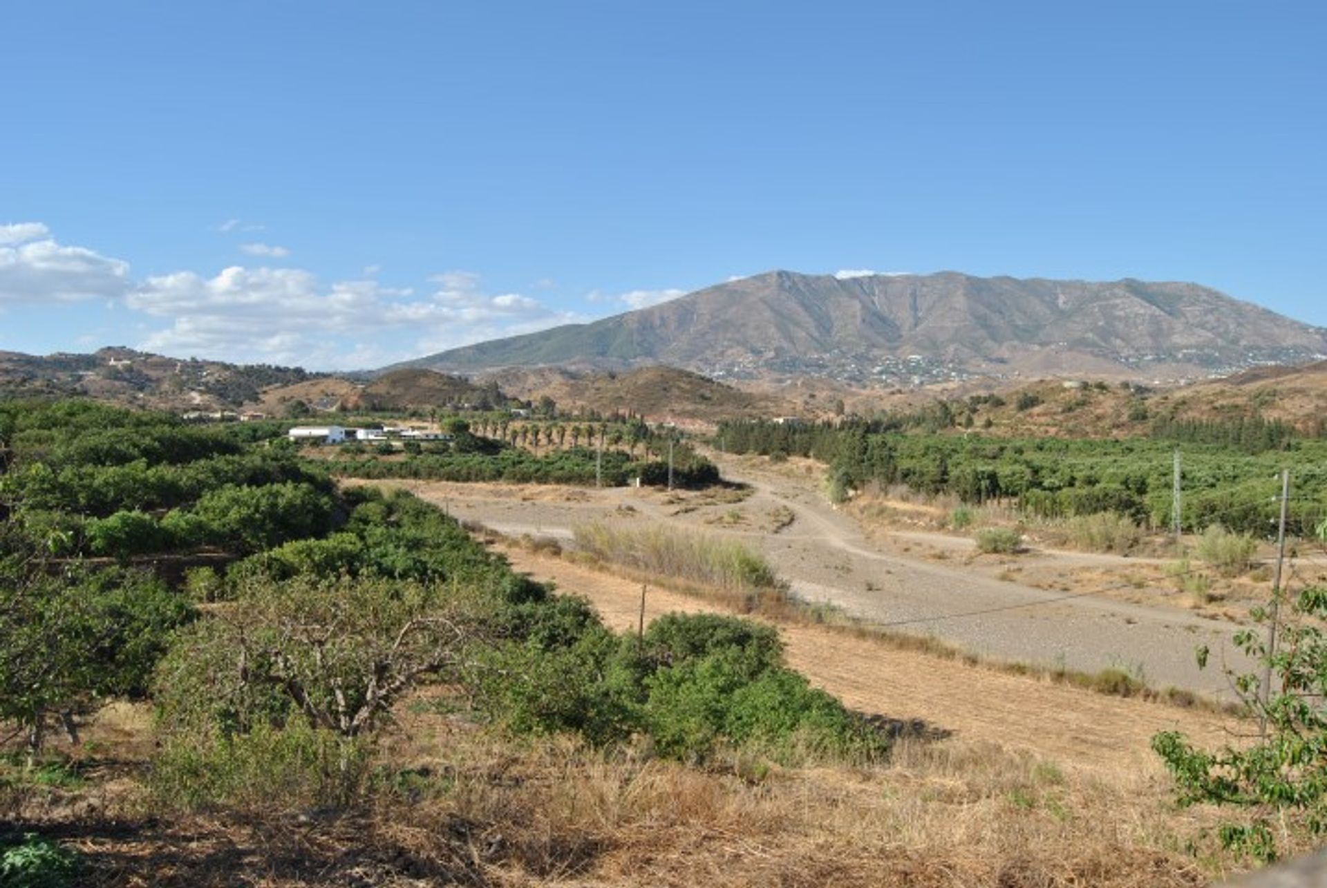 土地 在 Las Lagunas de Mijas, Andalucía 10730058