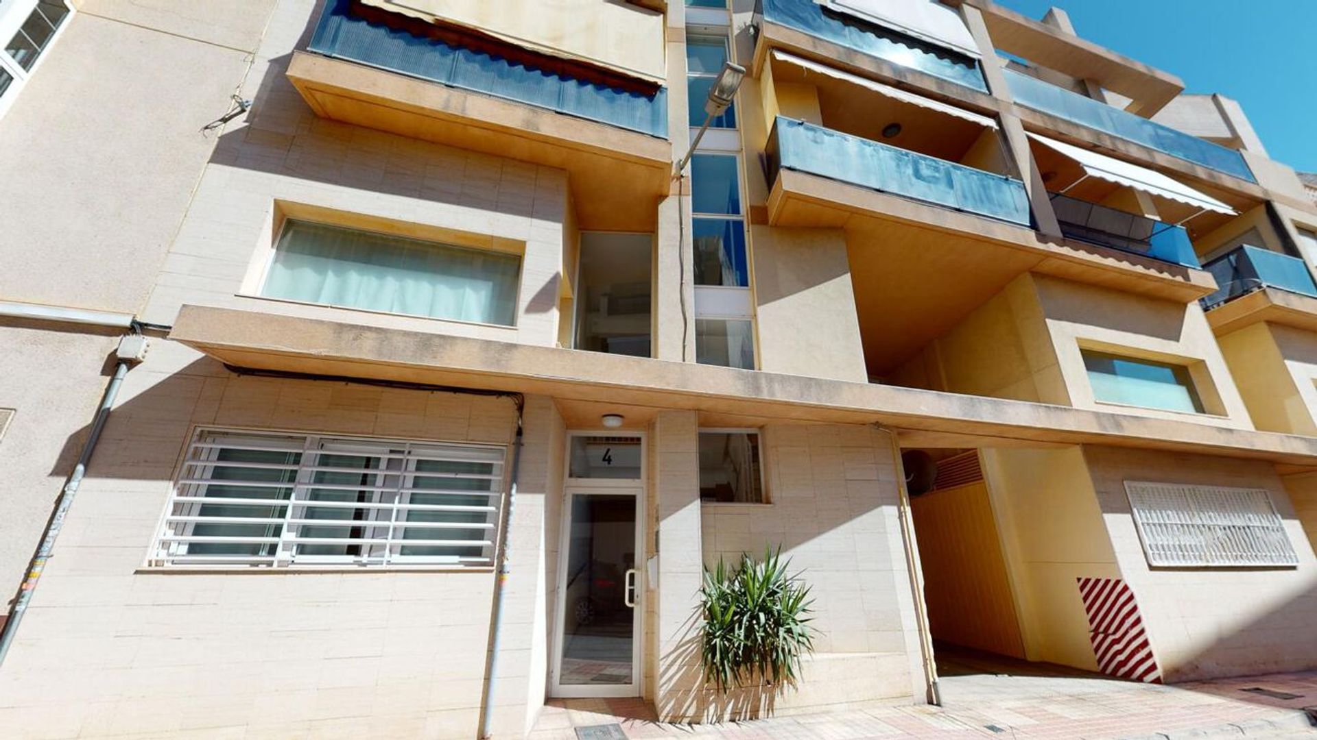 Condominium in Alacant, Comunidad Valenciana 10730256