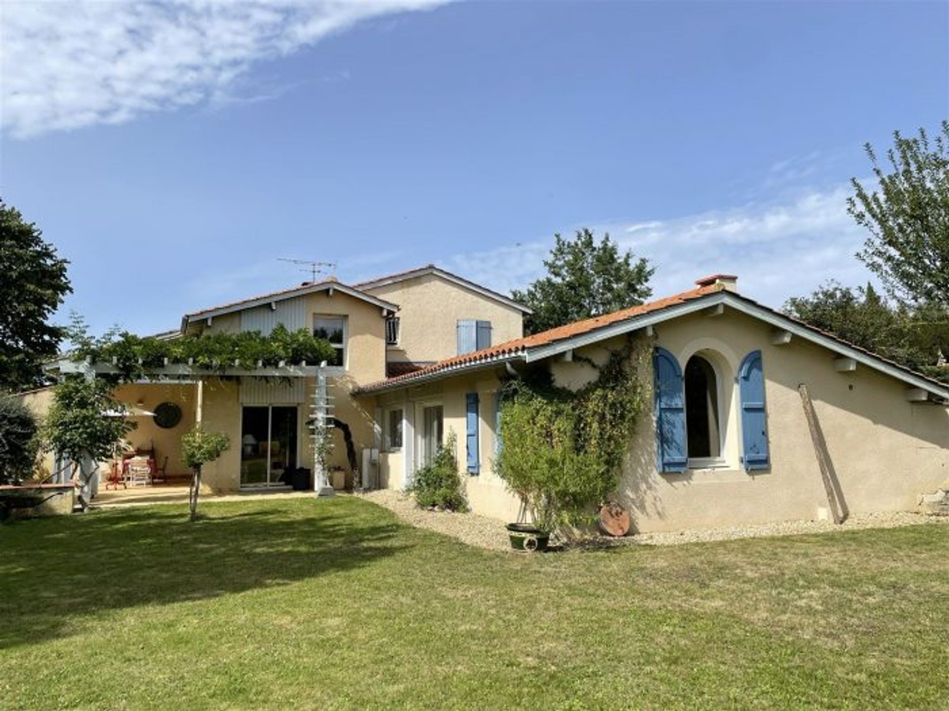 Hus i La Celle-sous-Gouzon, Nouvelle-Aquitaine 10730286