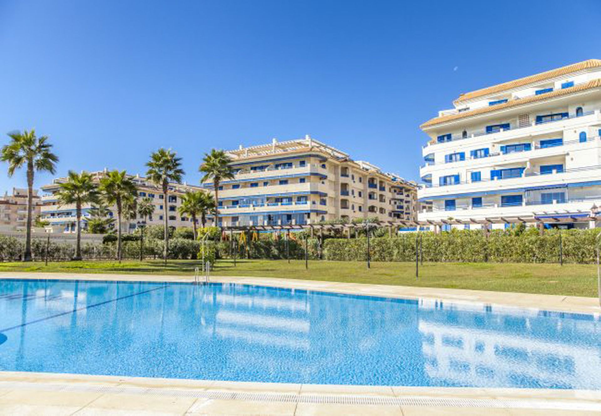 Condominium dans San Luis de Sabinillas, Andalousie 10730626