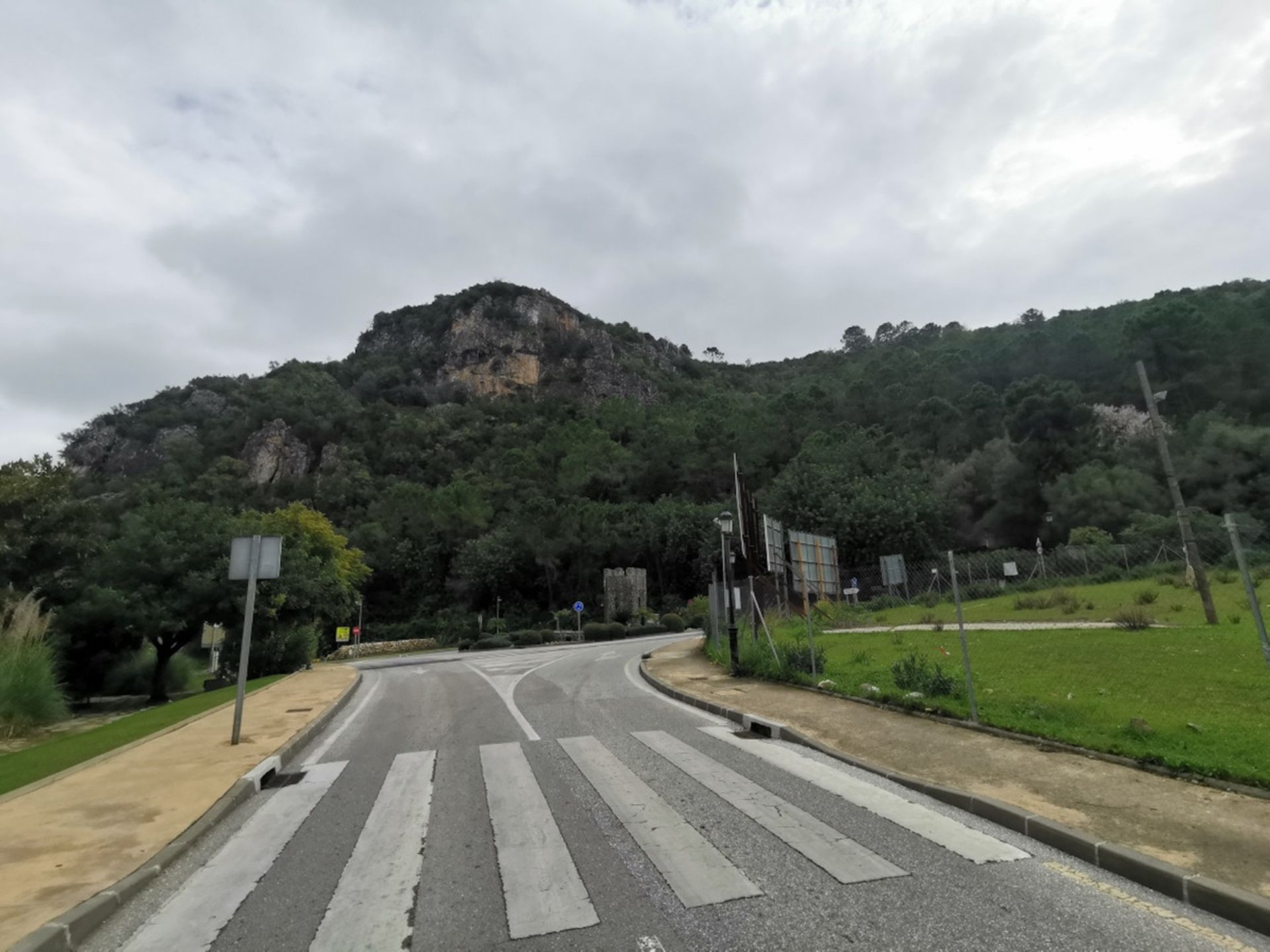 Terre dans Benahavís, Andalousie 10731119