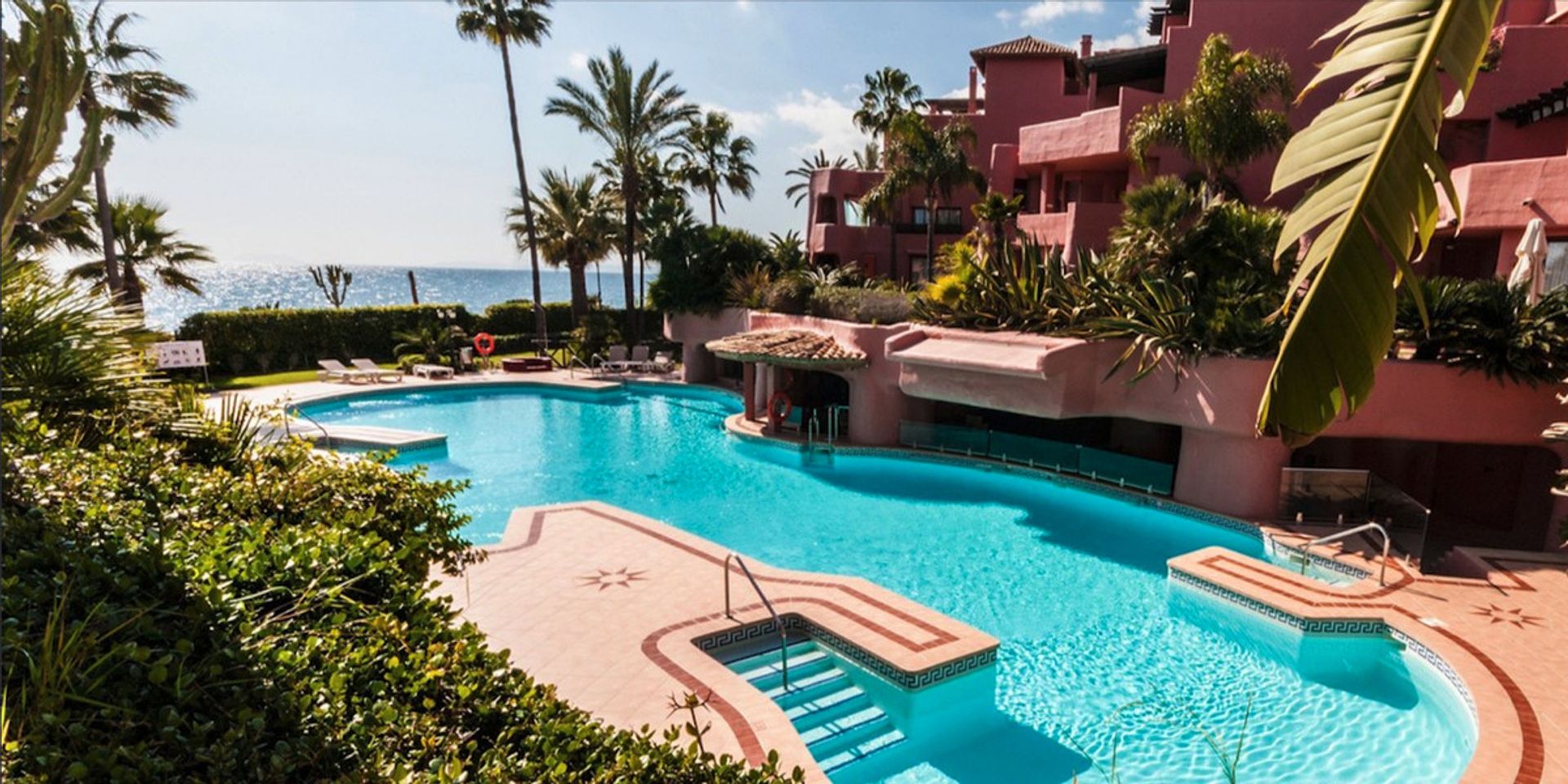 Condominium in Estepona, Andalusië 10731140