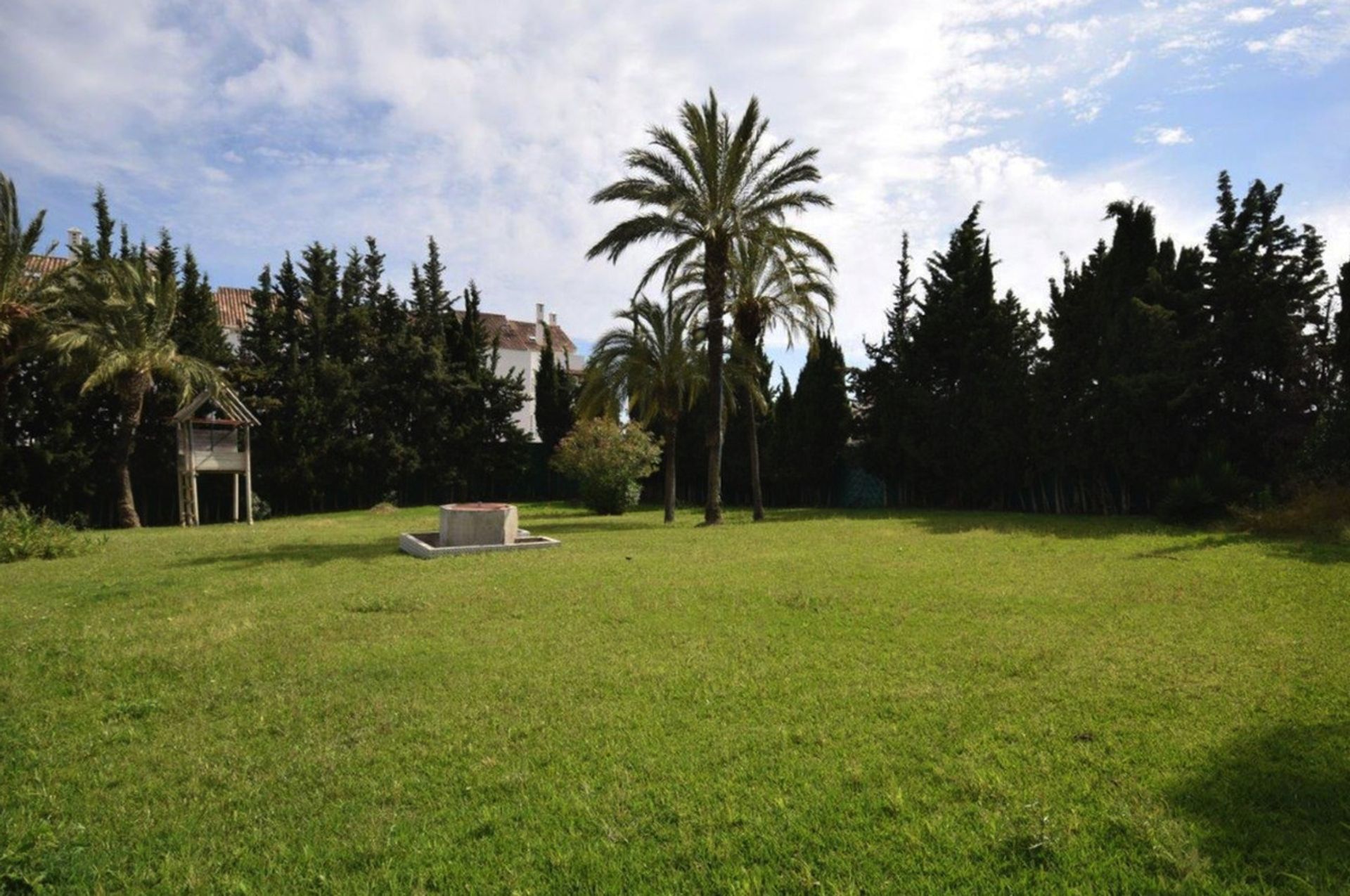 Land in Marbella, Andalucía 10731712