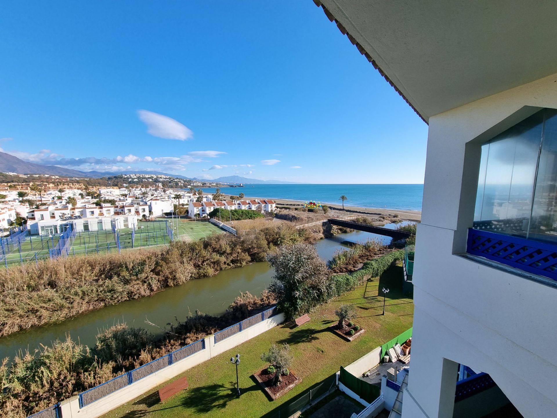 Condominium dans San Luis de Sabinillas, Andalousie 10732123