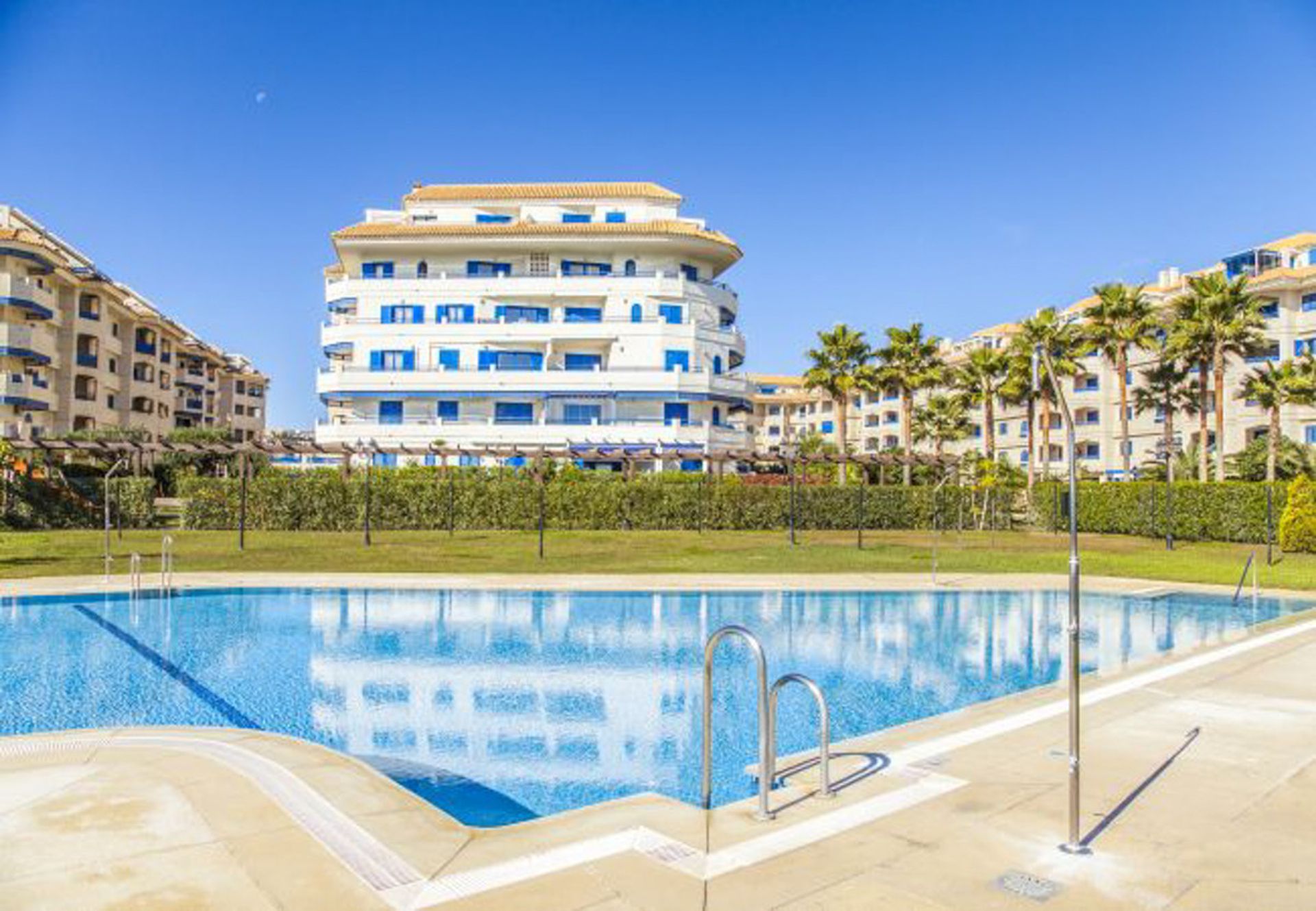 Condominium dans San Luis de Sabinillas, Andalousie 10732123