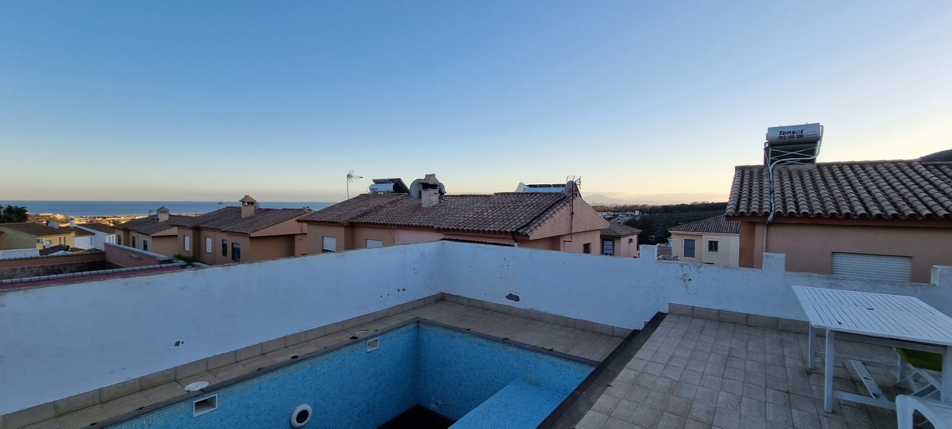 House in La Linea de la Concepcion, Andalusia 10732528