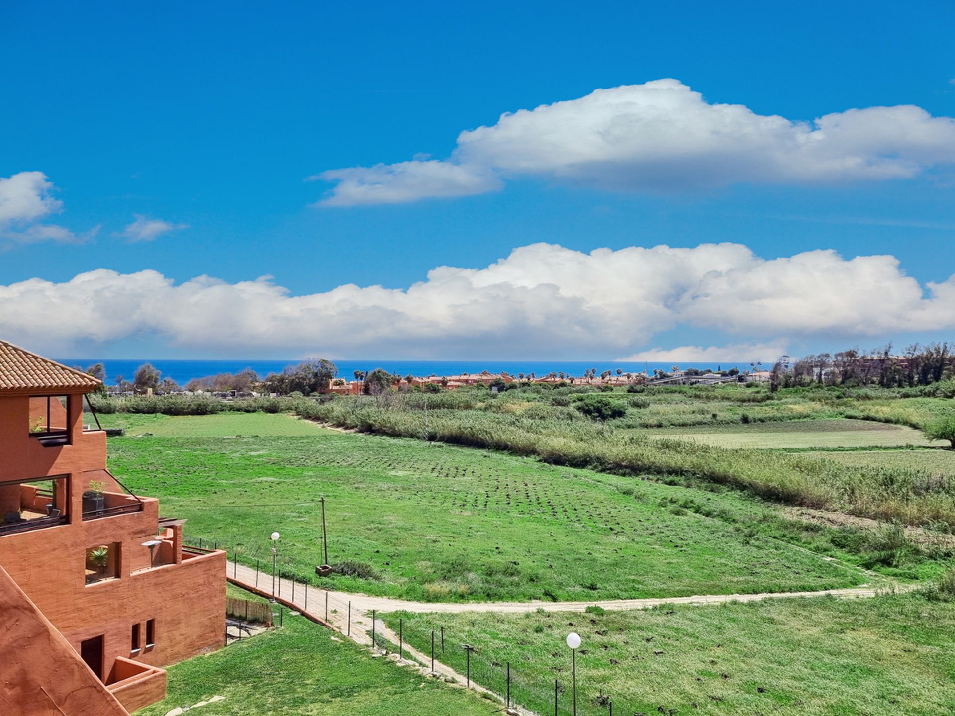 Osakehuoneisto sisään Castillo de Sabinillas, Andalusia 10732541