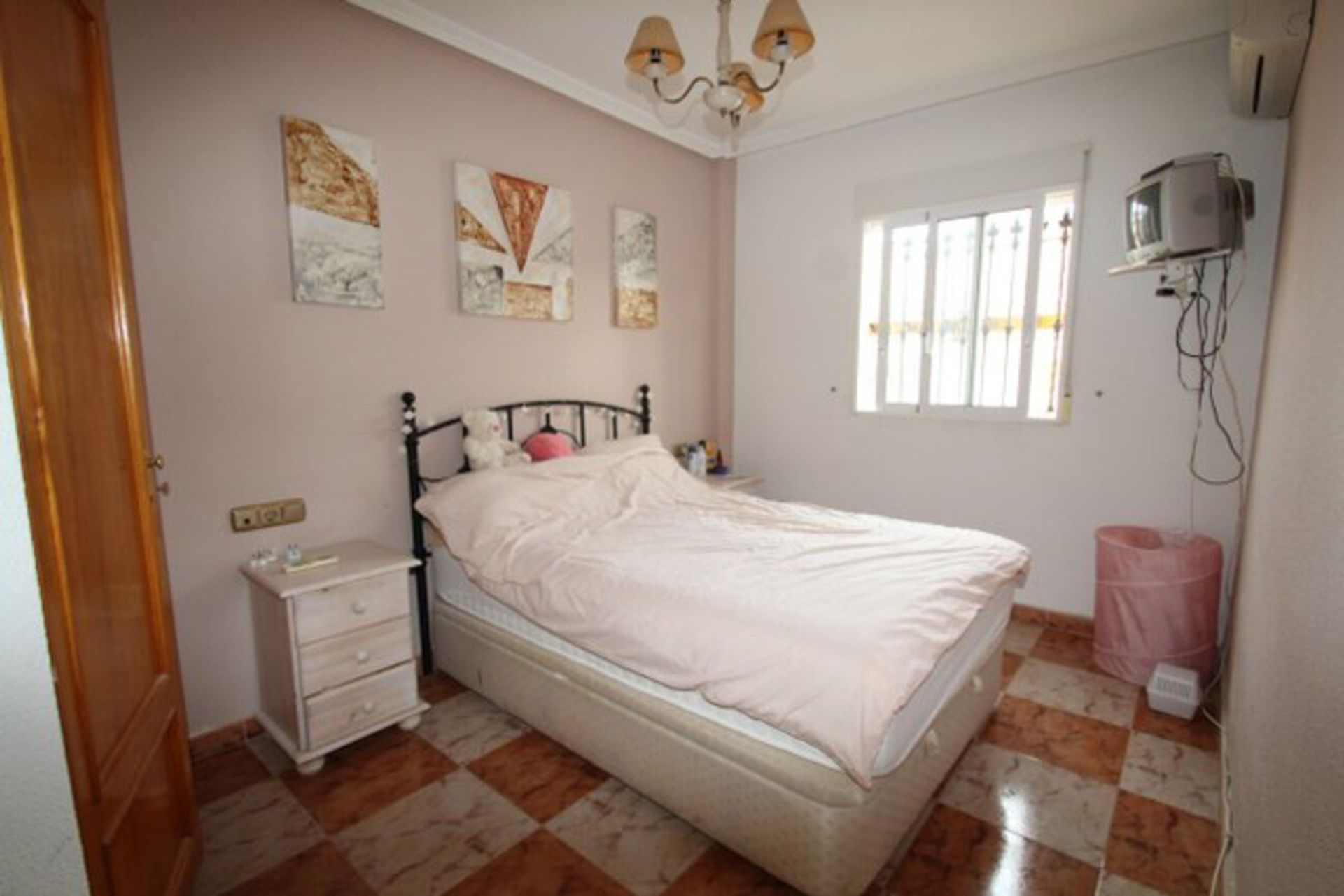 House in Alicante (Alacant), Comunidad Valenciana 10732937