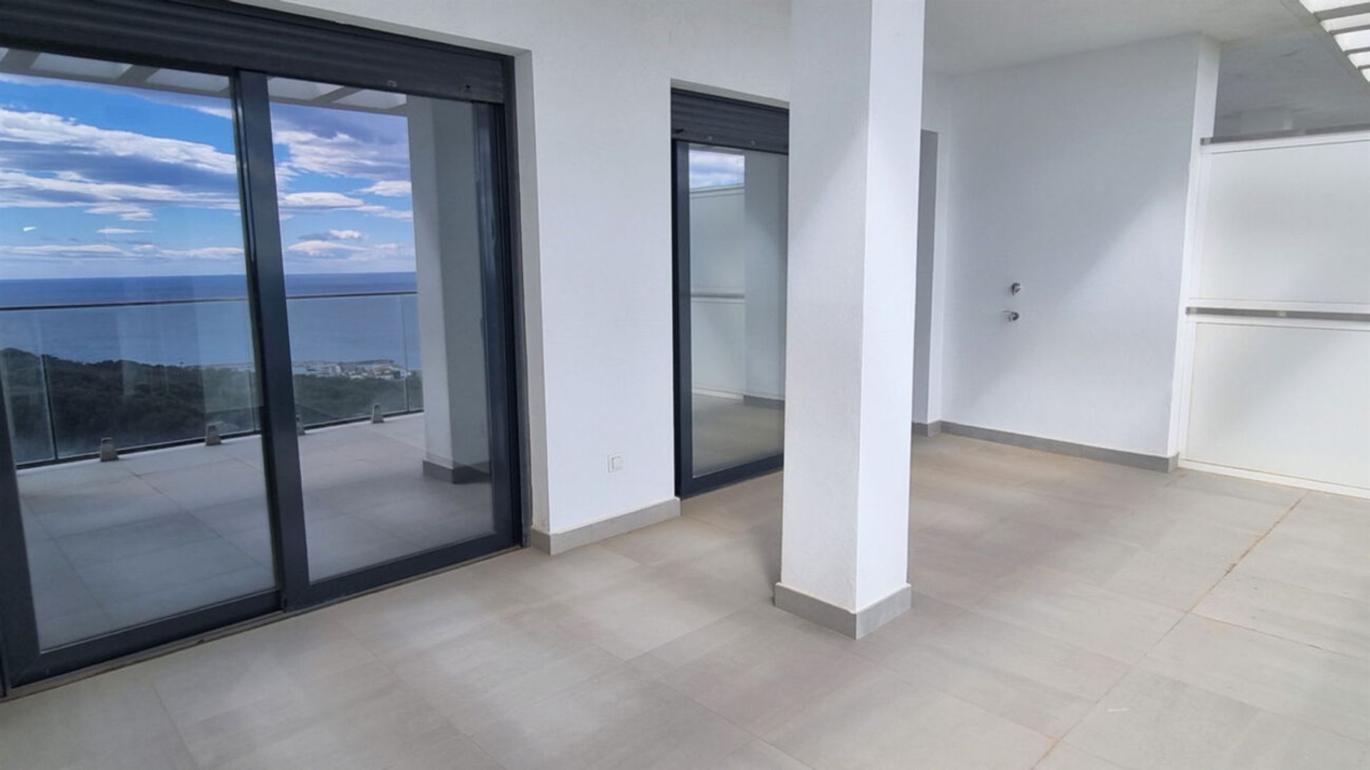 Condominio en Castillo de Sabinillas, Andalucía 10733277