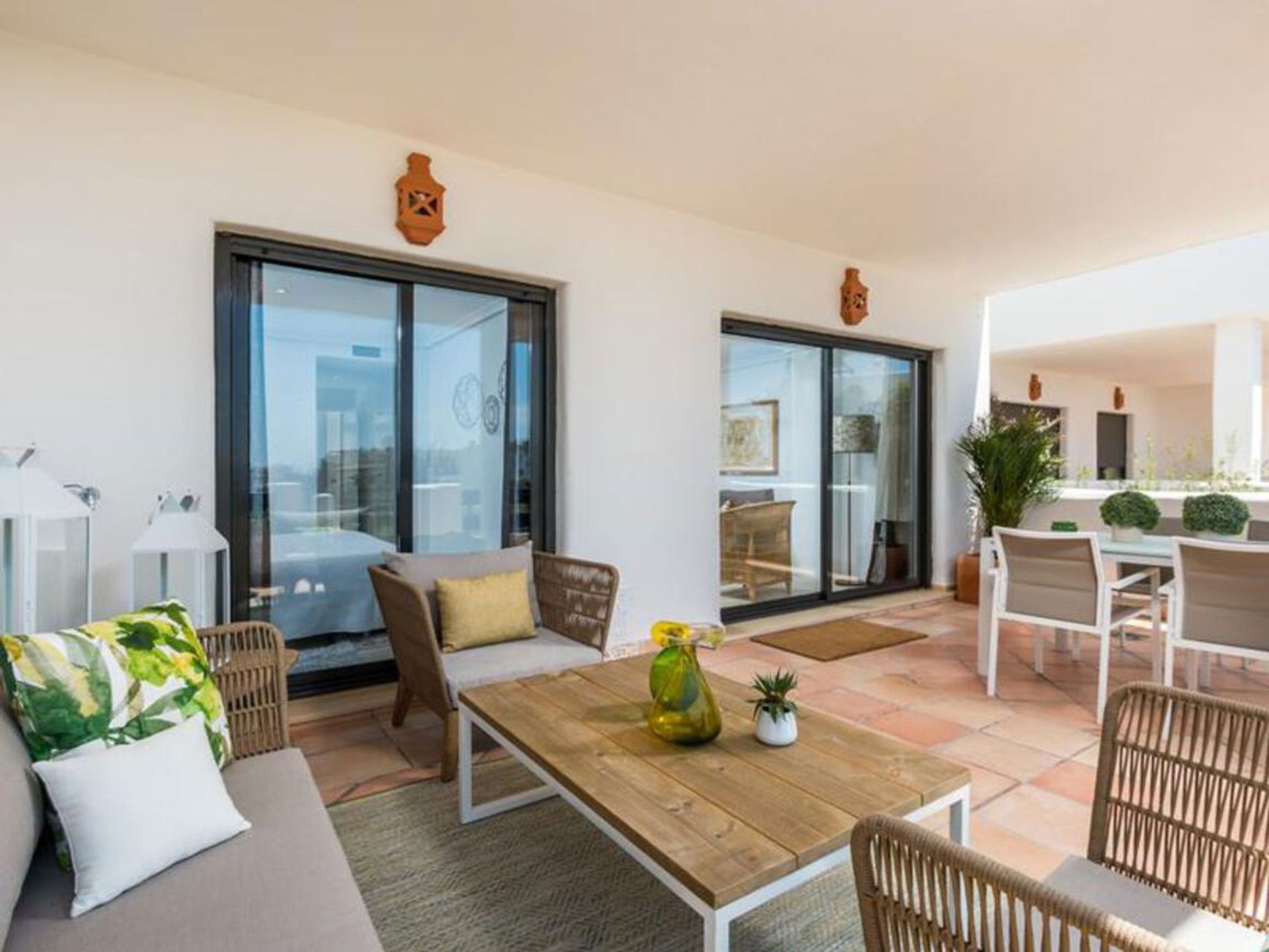 Condominium in Estepona, Andalucía 10733505