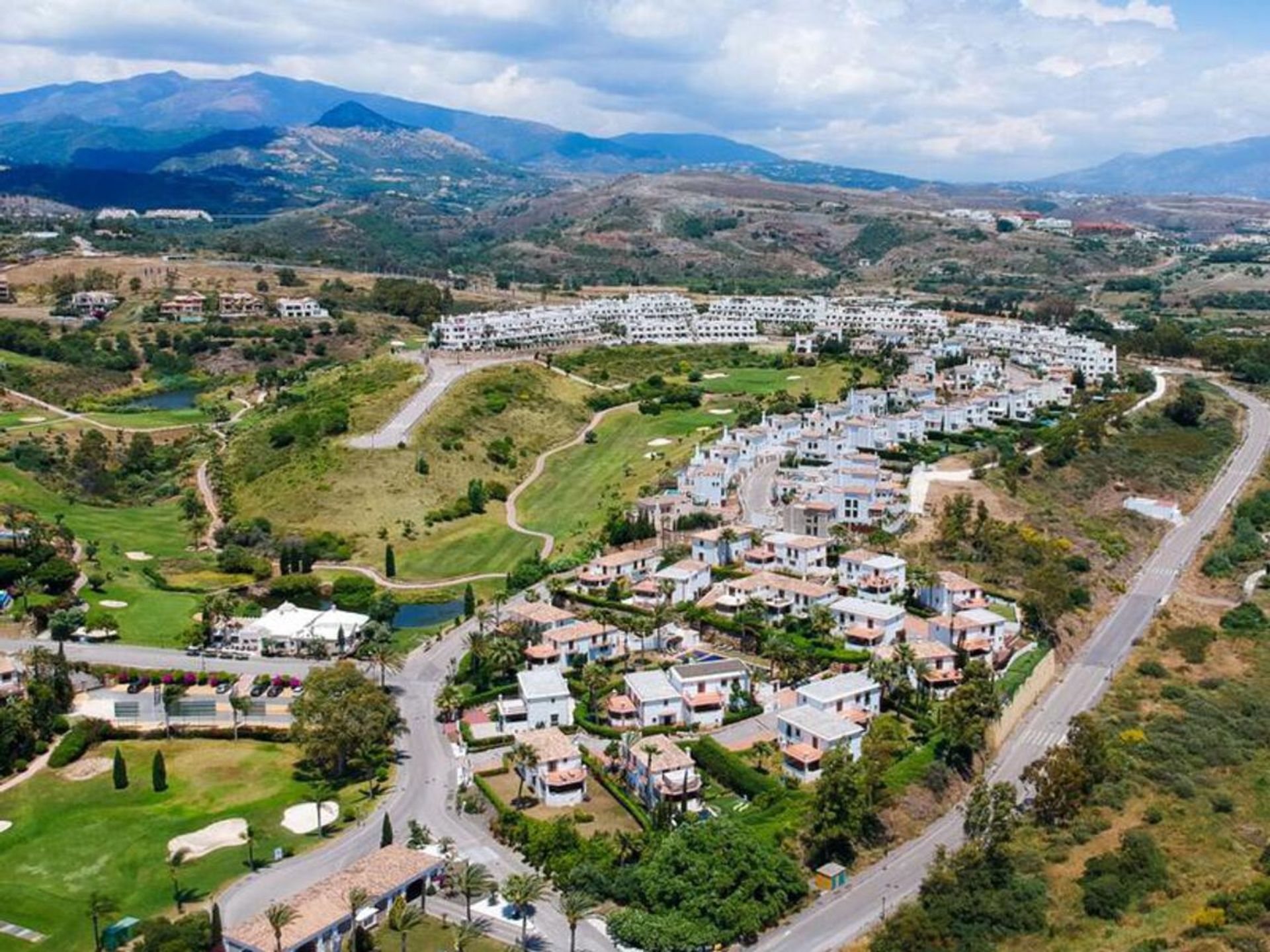 Condominium in Estepona, Andalucía 10733505