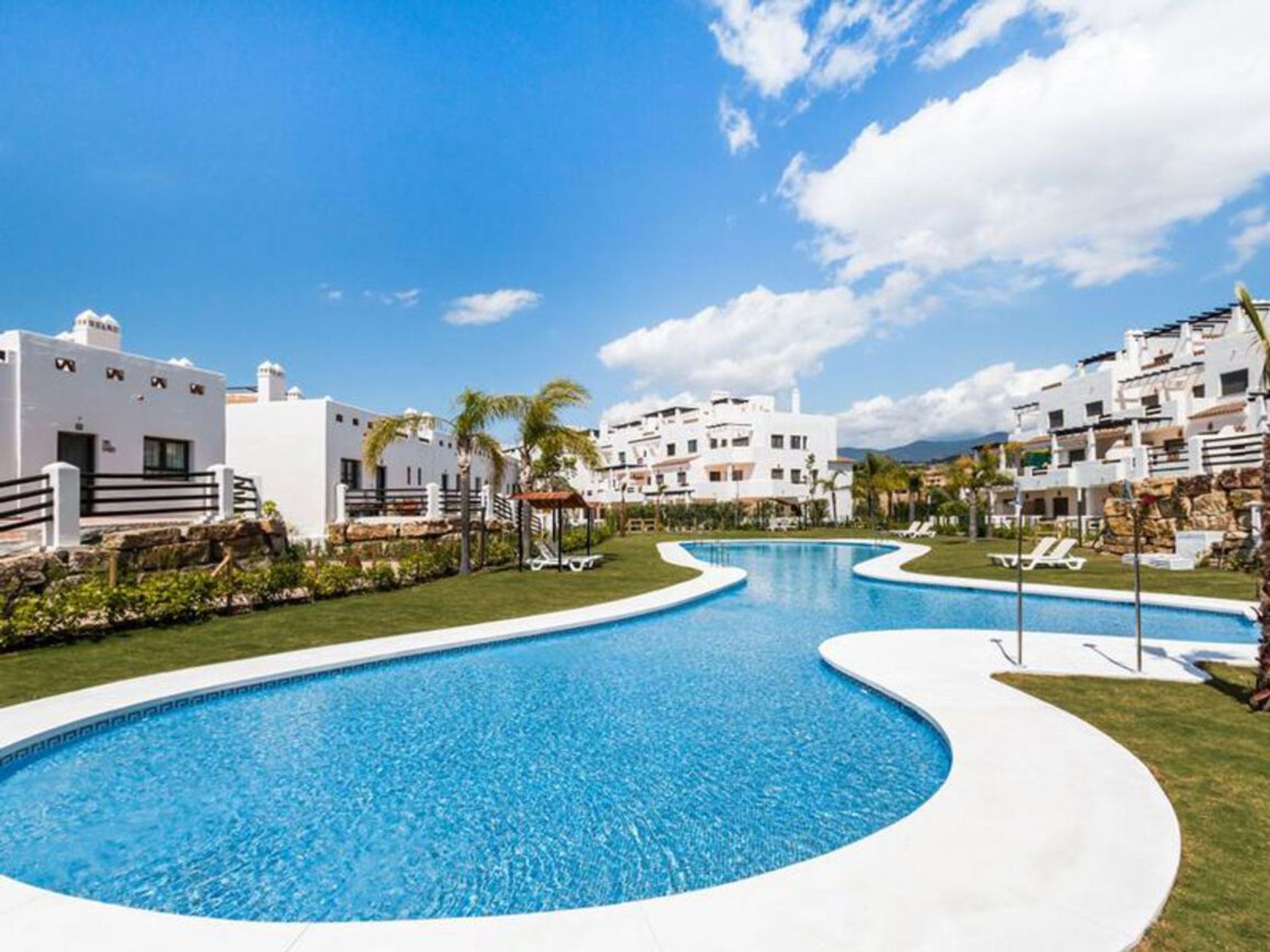 Condominium in Estepona, Andalusia 10733625