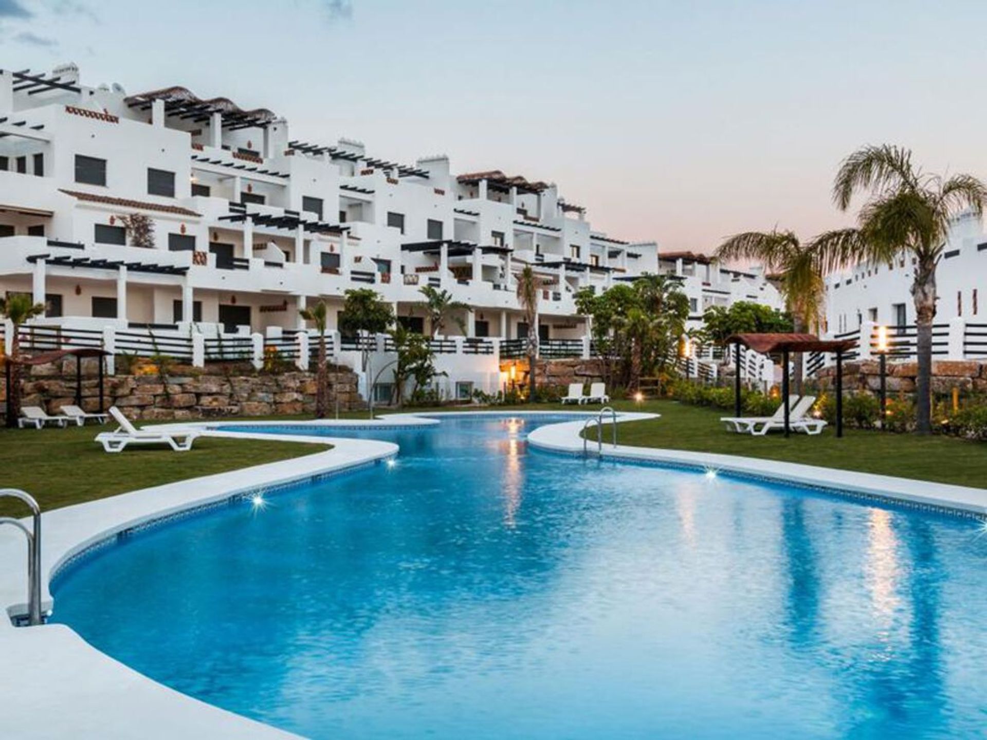 Condominium dans Estepona, Andalousie 10733642