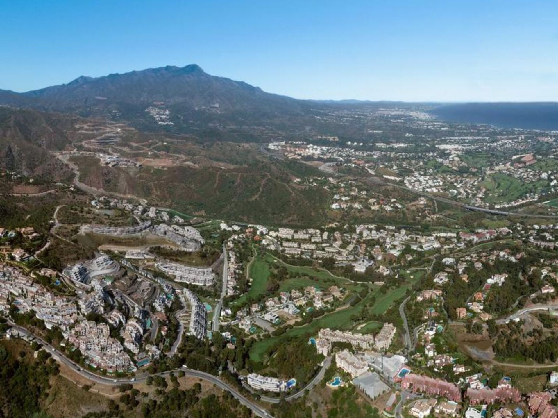 Condominium in Benahavís, Andalucía 10734092