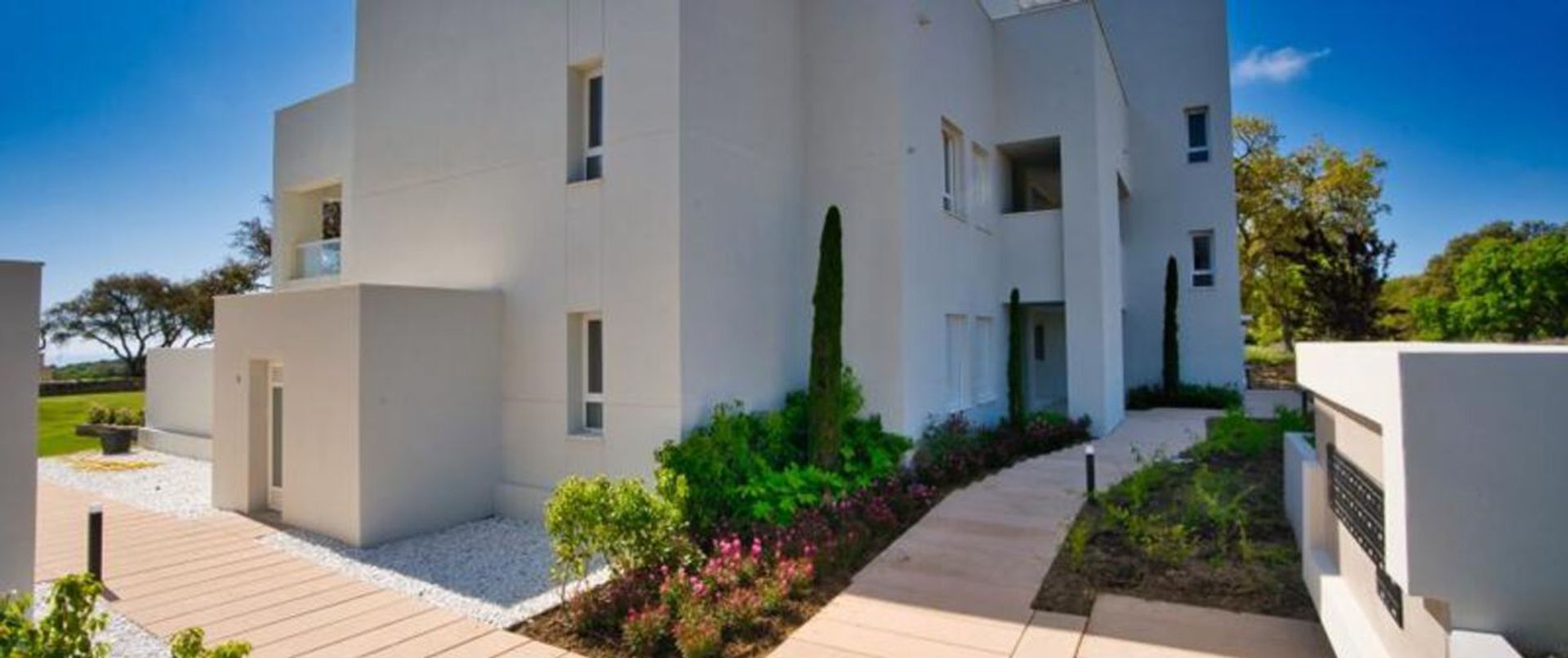 Condominium in San Roque, Andalucía 10734488