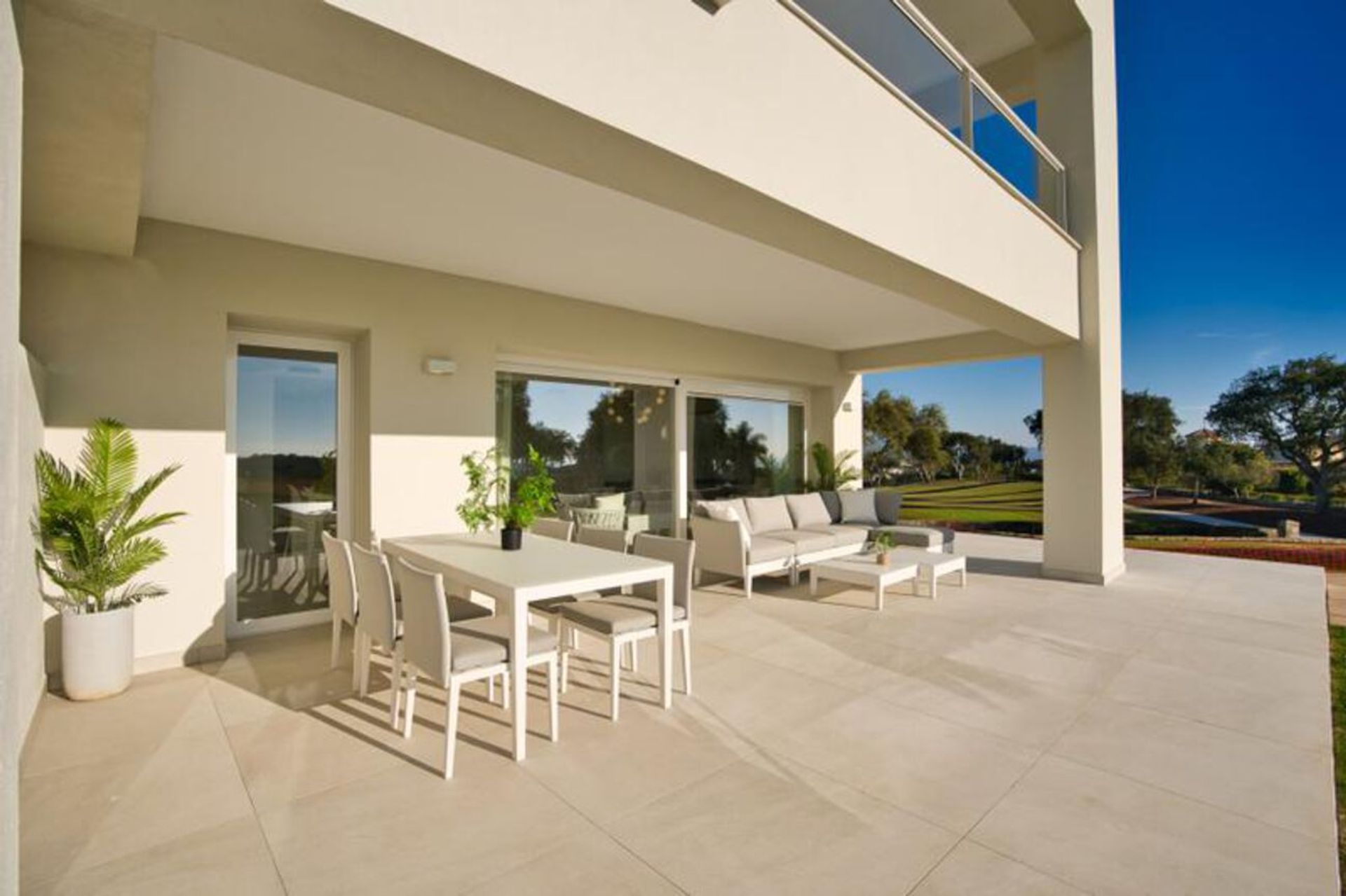 Condominium in San Roque, Andalucía 10734488