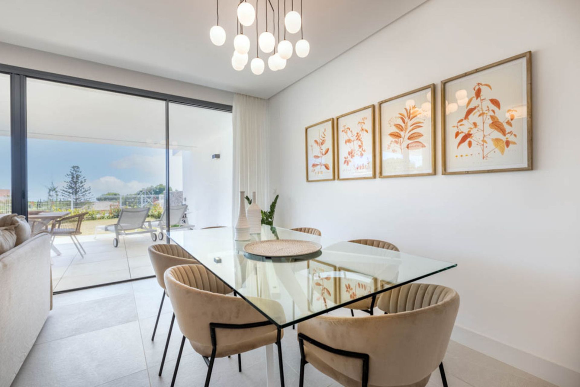 Condominium in Marbella, Andalucía 10736389