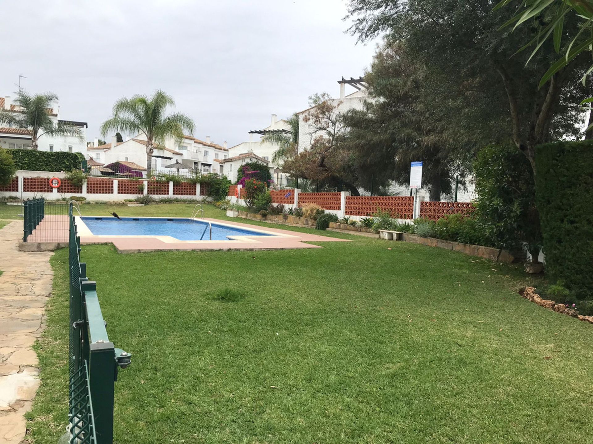 Condominium dans Estepona, Andalousie 10737251