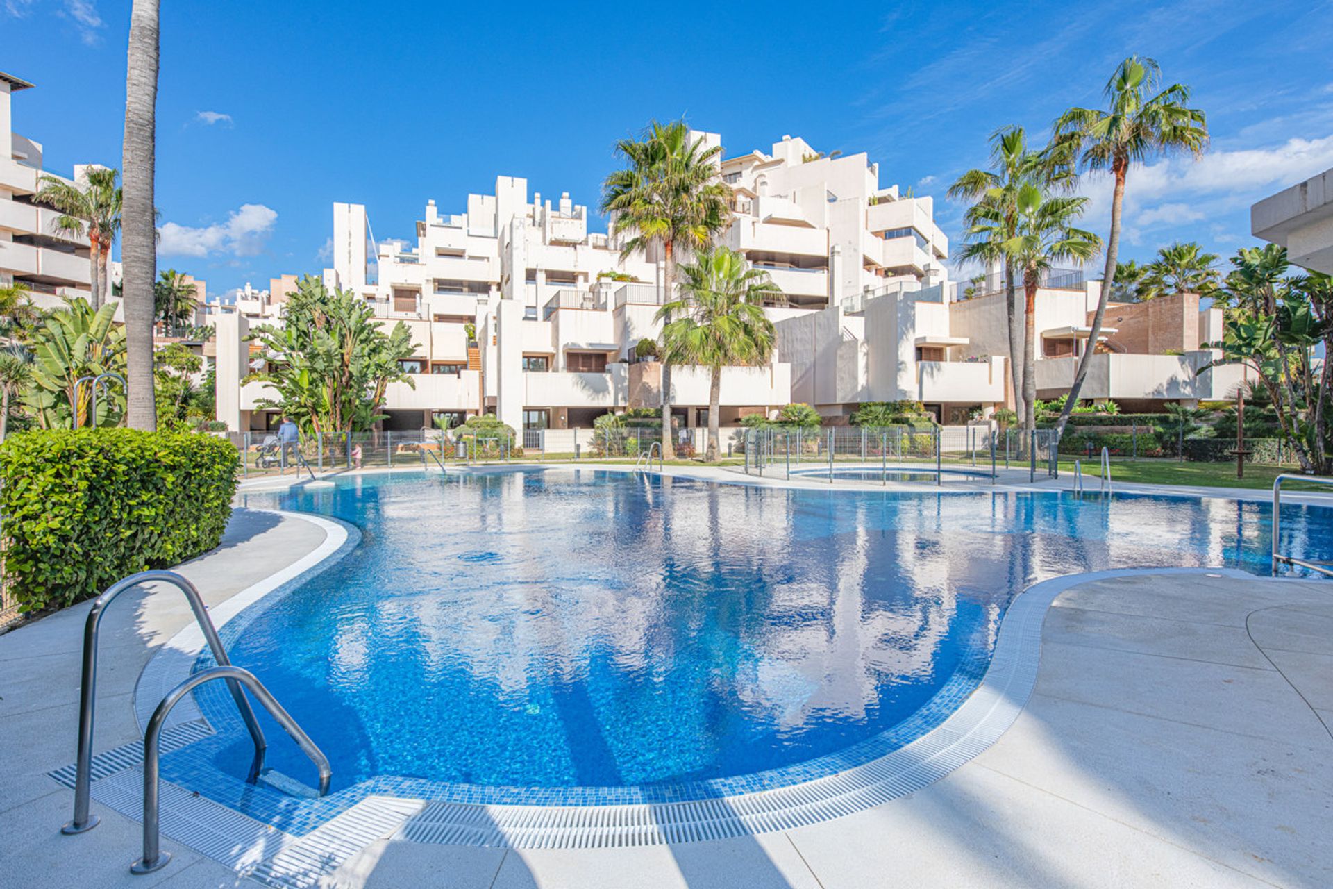 Condominium dans Estepona, Andalucía 10737443