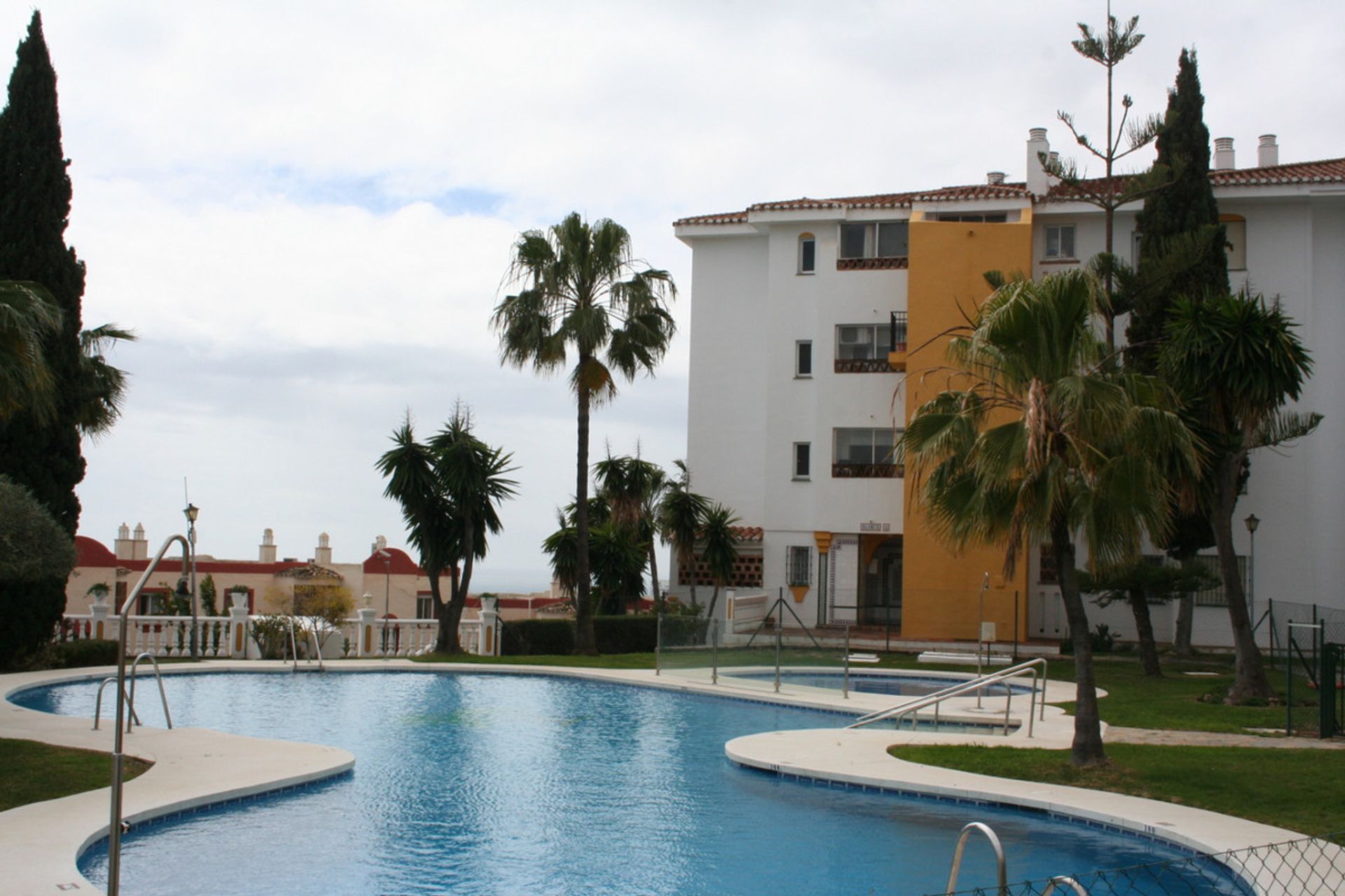 Condominium in Fuengirola, Andalusia 10737501