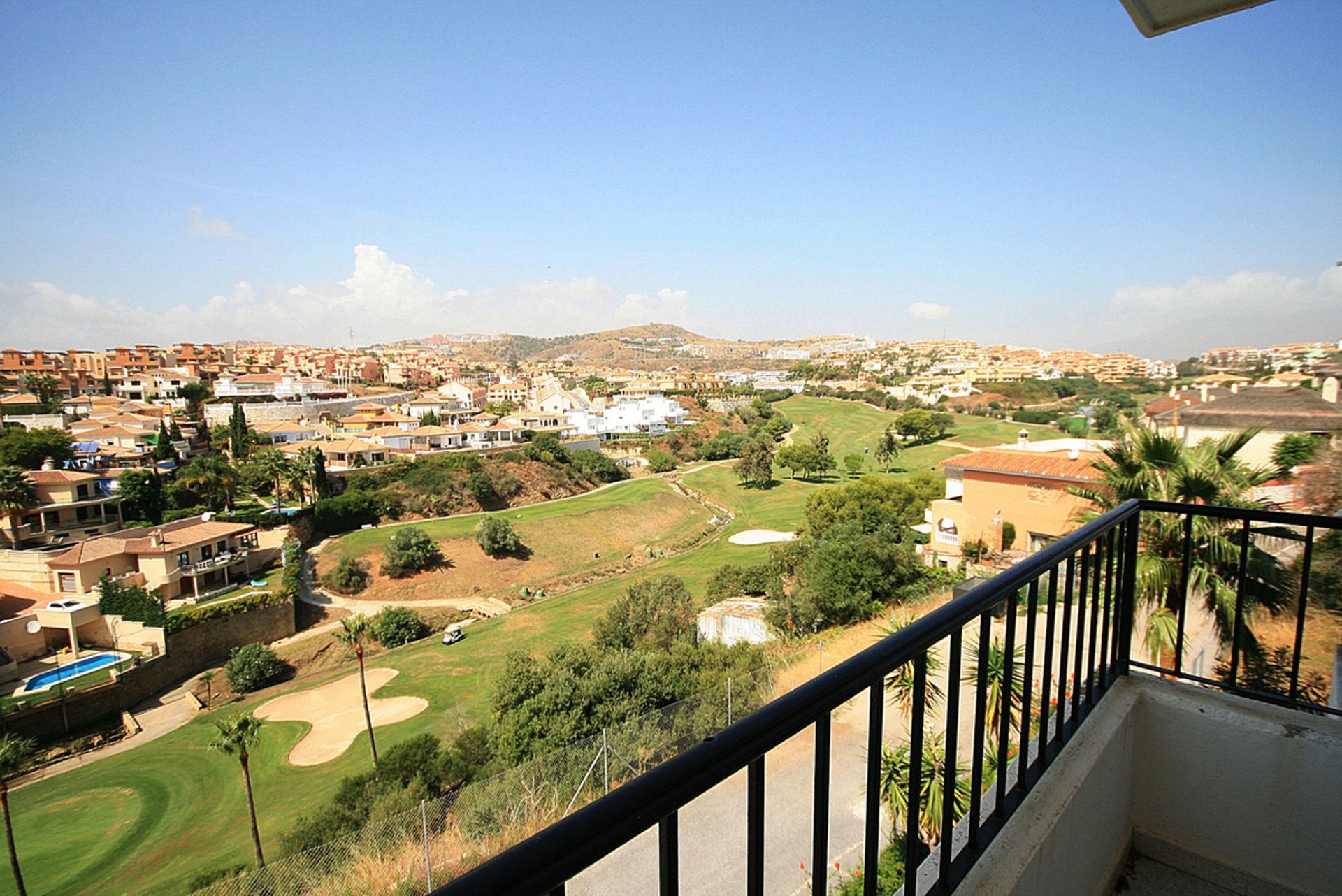 Condominium in Calahonda, Andalucía 10737501