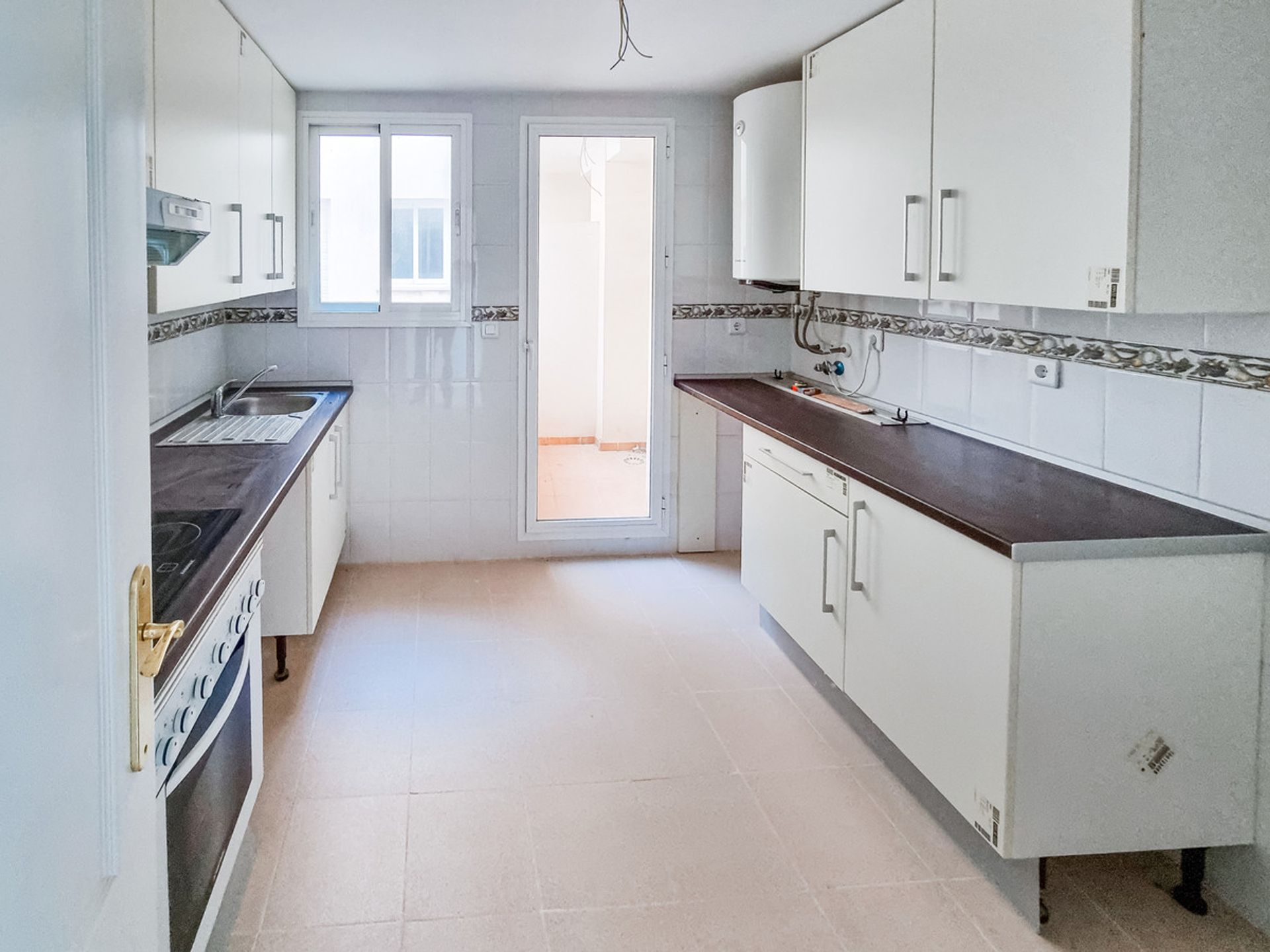 Condominium dans San Luis de Sabinillas, Andalousie 10737582