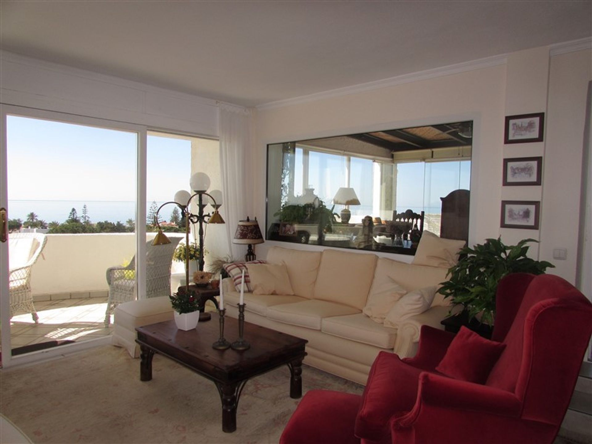 Condominium in Marbella, Andalucía 10737806