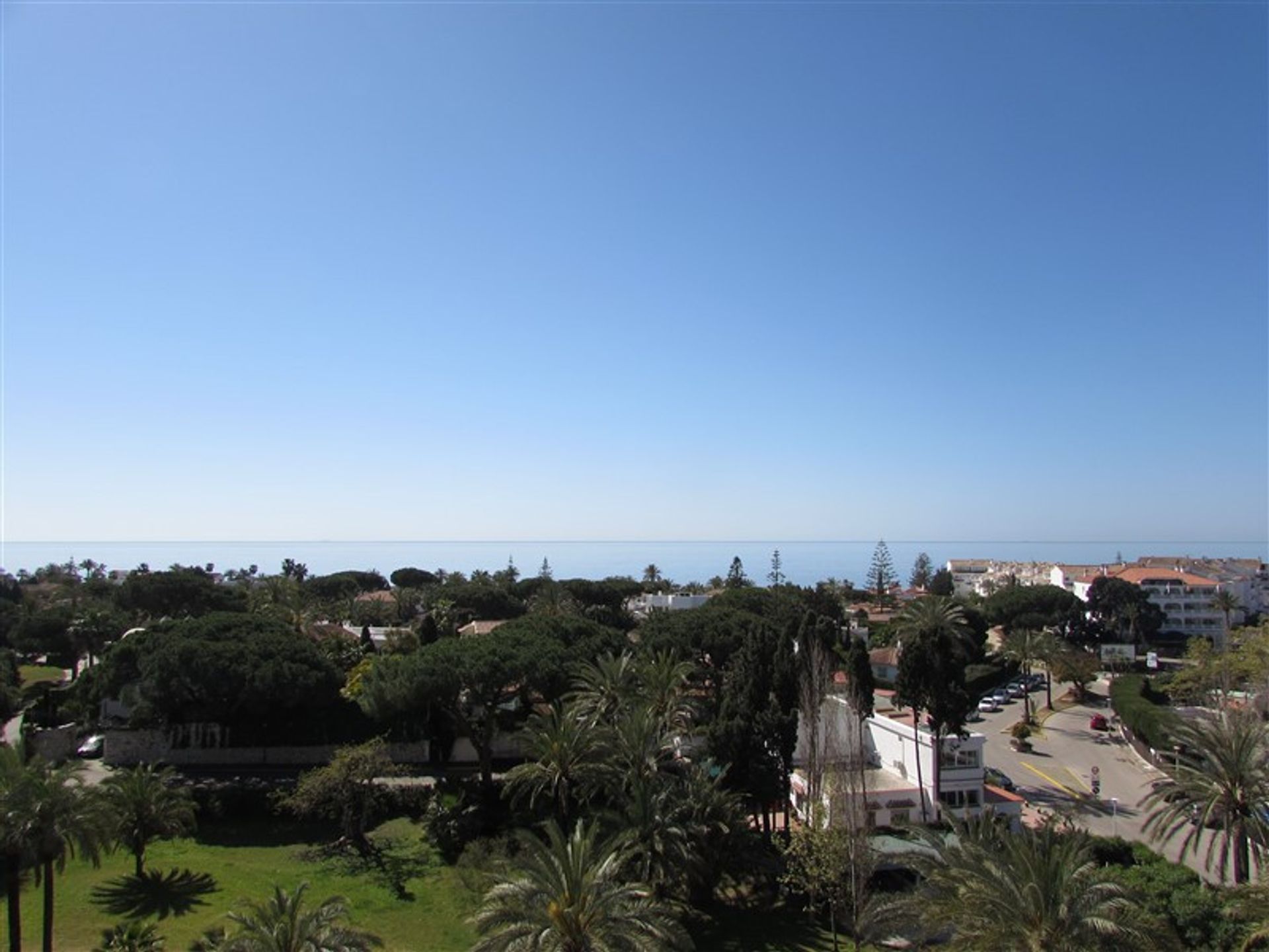 Condominium in Marbella, Andalucía 10737806