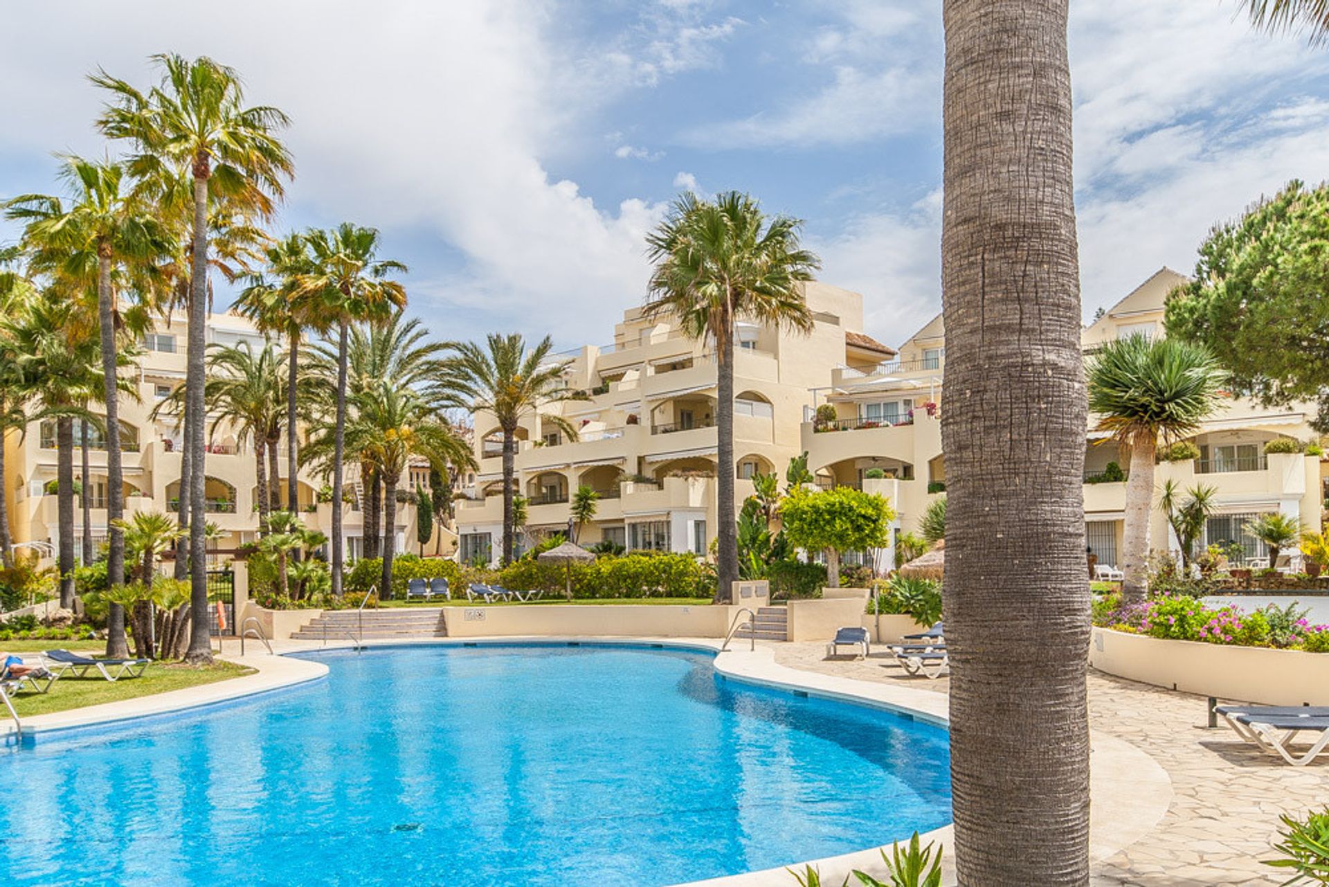 Condominium in Marbella, Andalucía 10737835