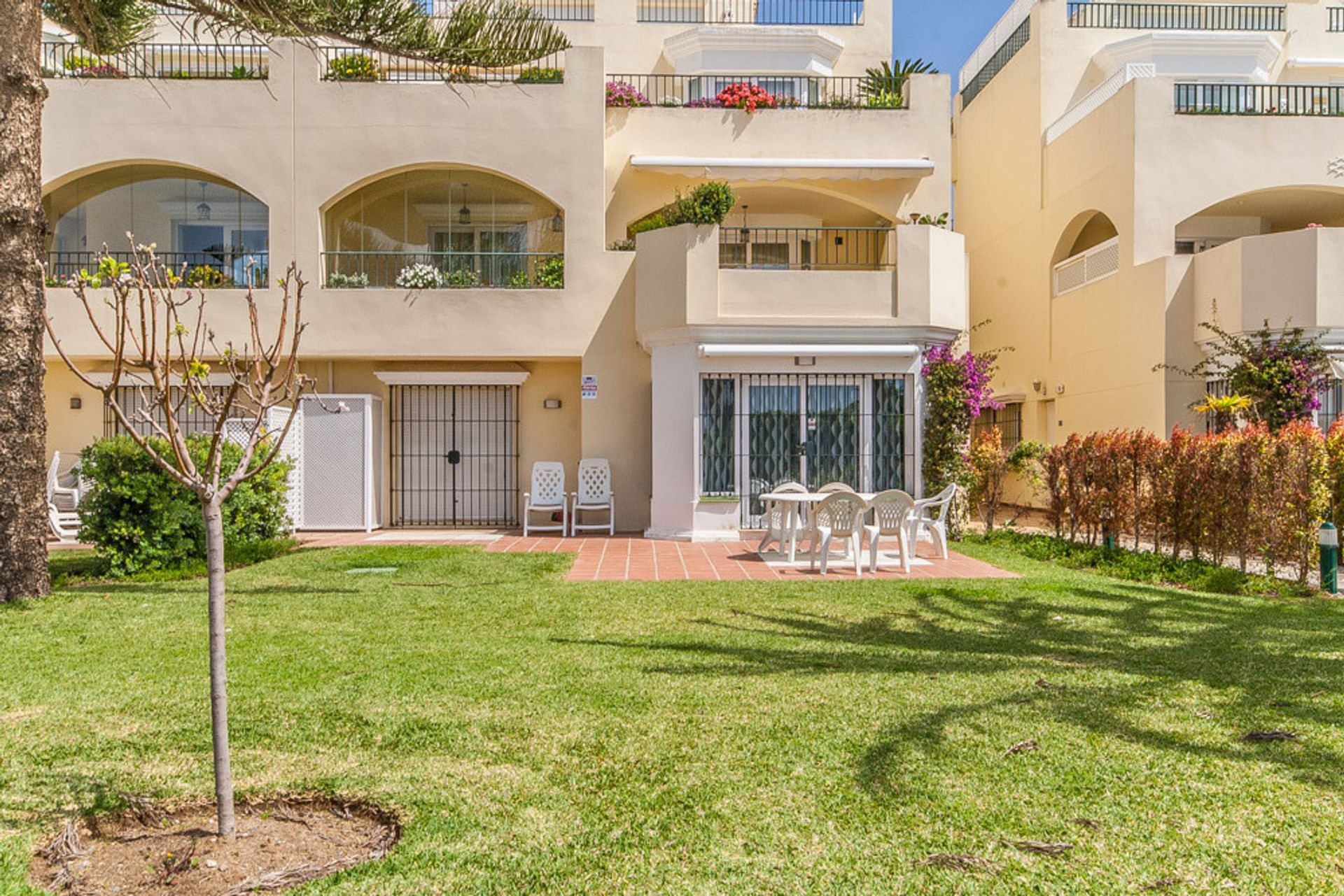 Condominium in Marbella, Andalucía 10737835