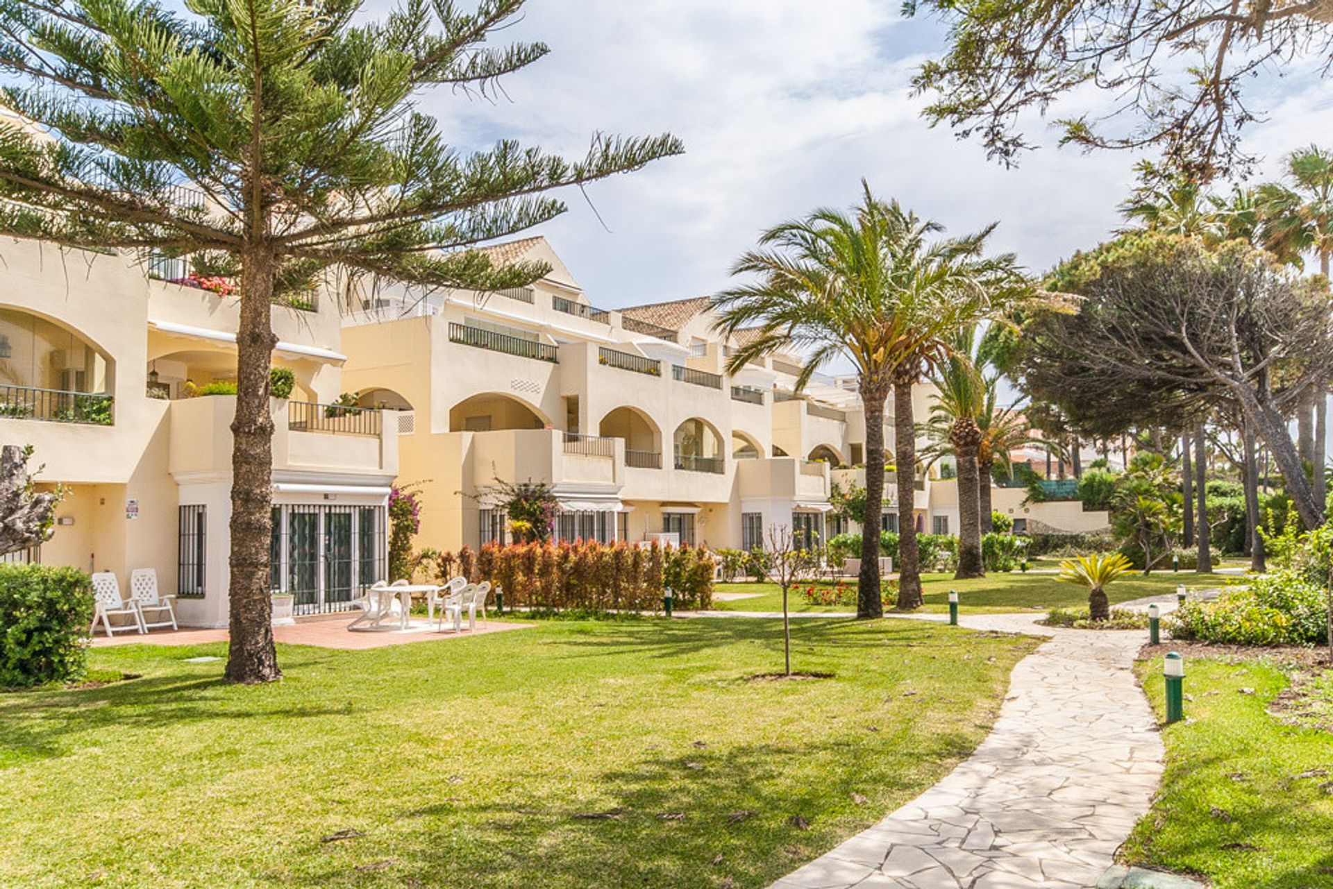 Condominium in Marbella, Andalucía 10737835