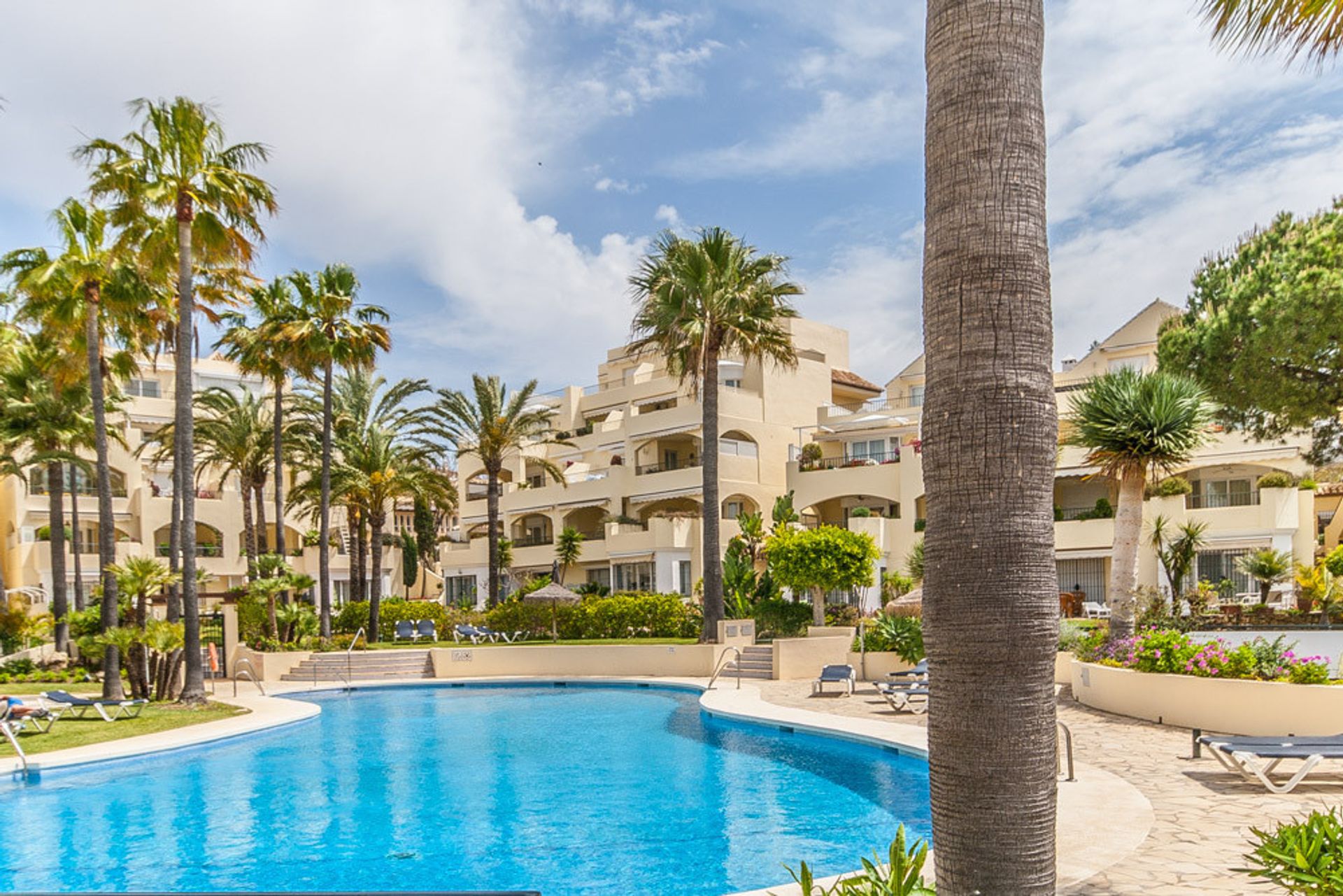 Condominium in Marbella, Andalucía 10737835