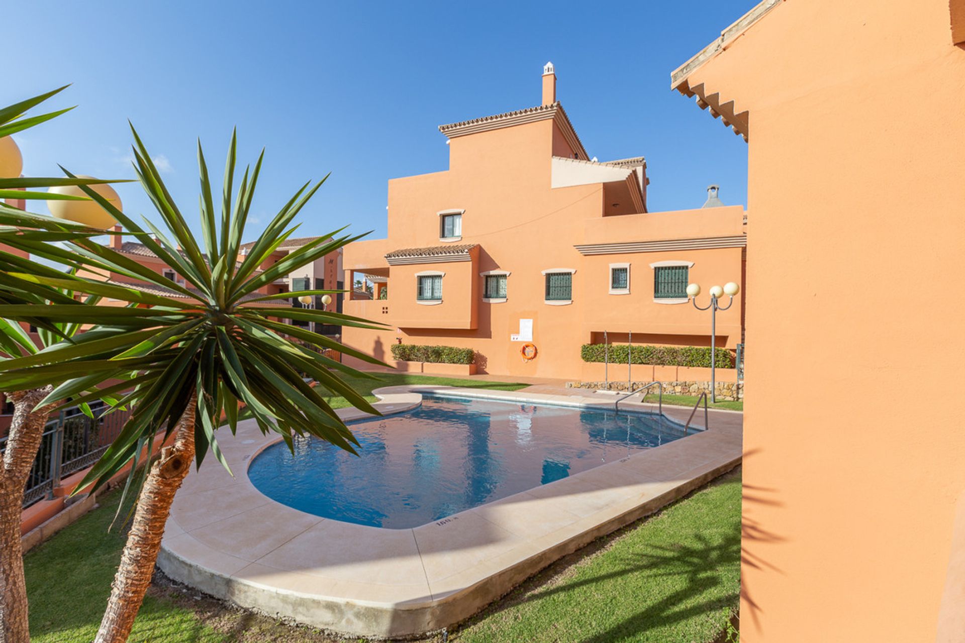 Condominium in Ojen, Andalusië 10737870