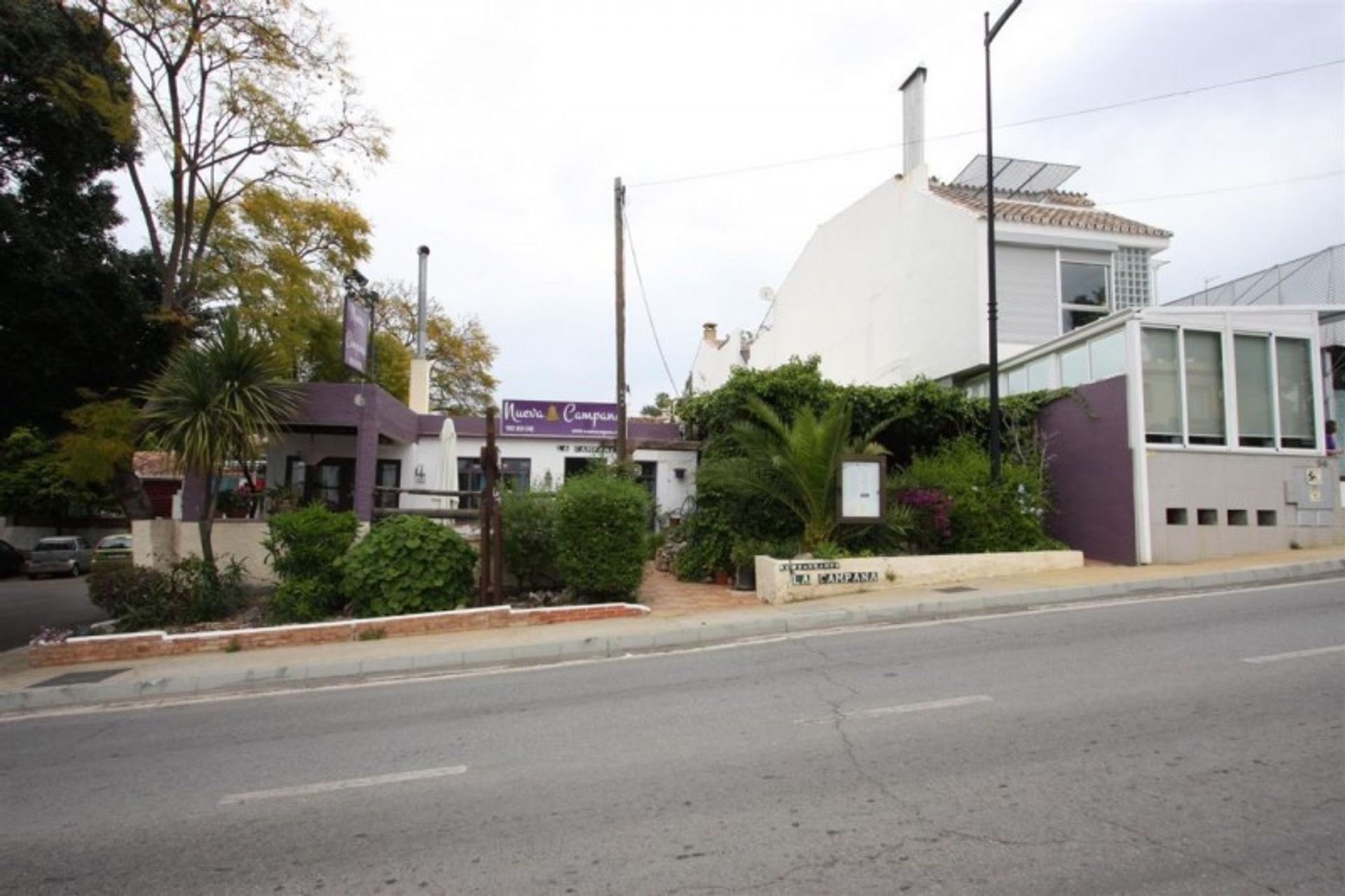 Industrieel in San Pedro de Alcántara, Andalusië 10738038