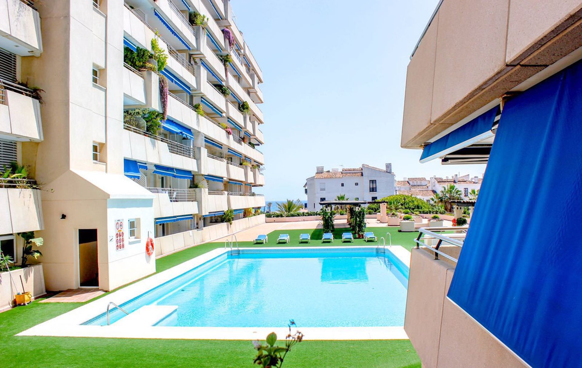 Condominium in El Angel, Andalusia 10738425