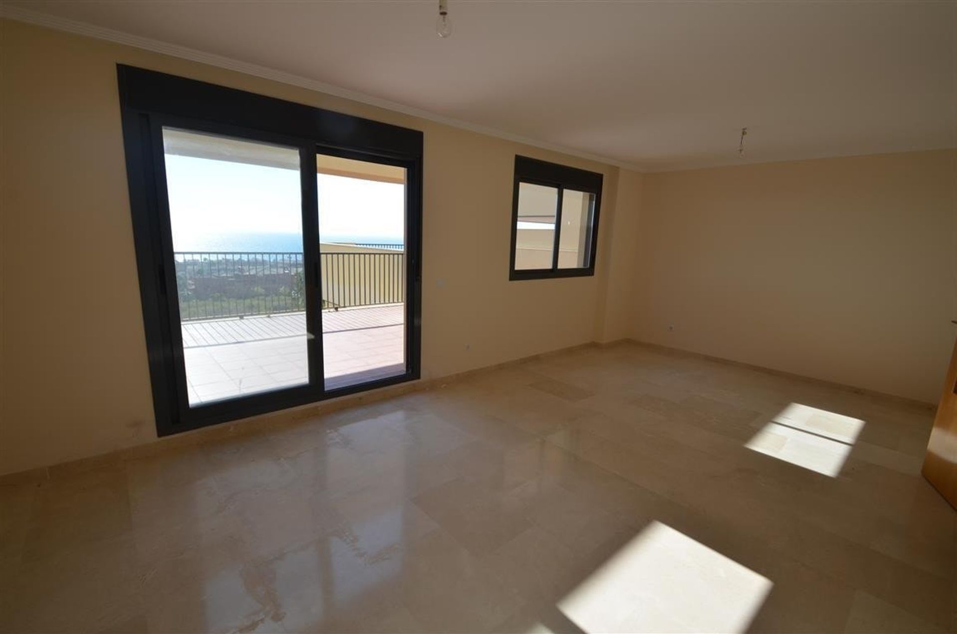 Condominium in San Luis de Sabinillas, Andalusië 10738880