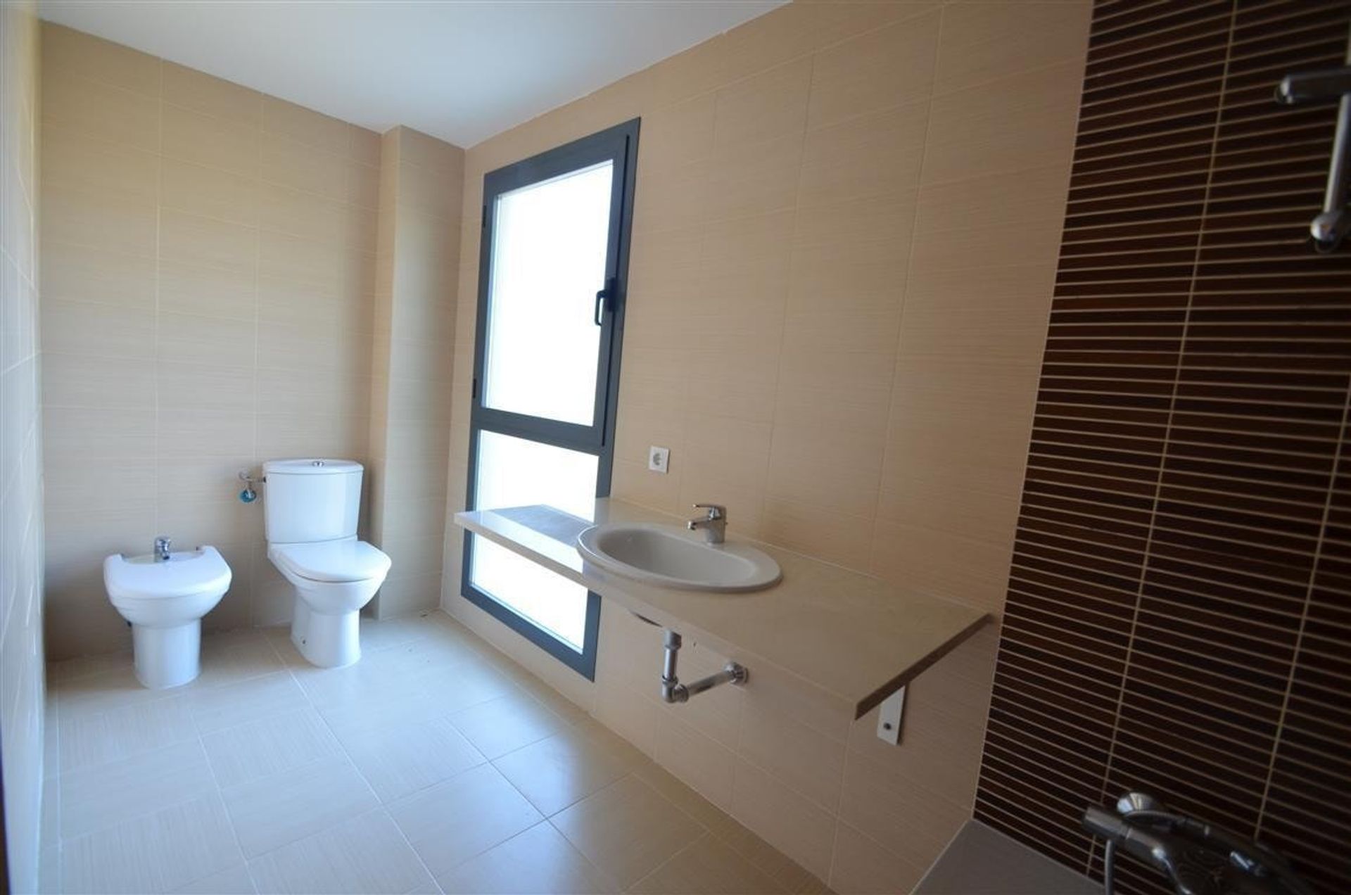 Condominium in San Luis de Sabinillas, Andalusië 10738880