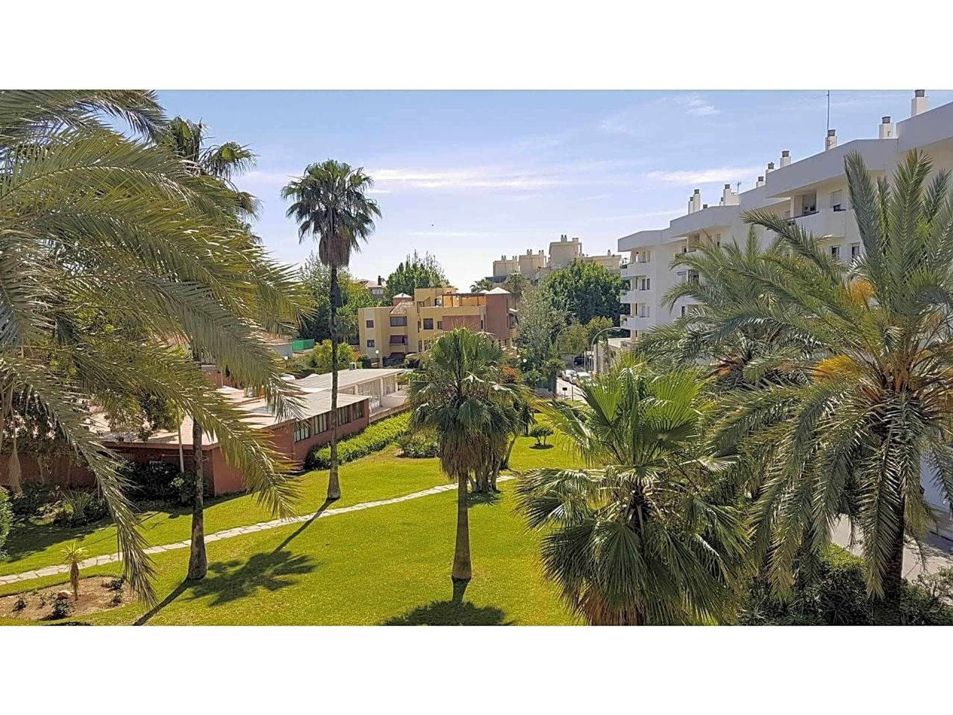 Condominio nel Alhaurín de la Torre, Andalucía 10739233