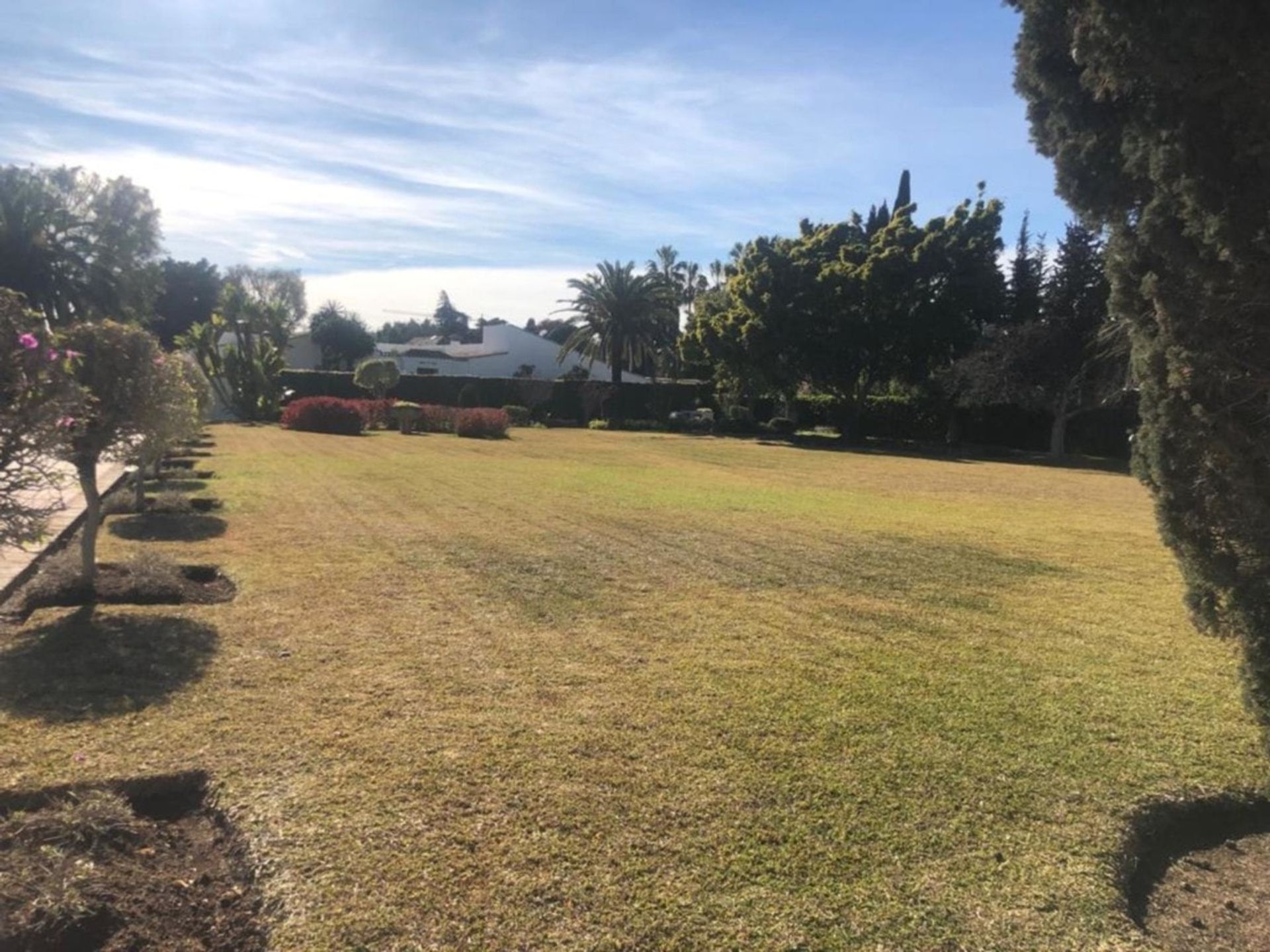 Land in Estepona, Andalucía 10739661