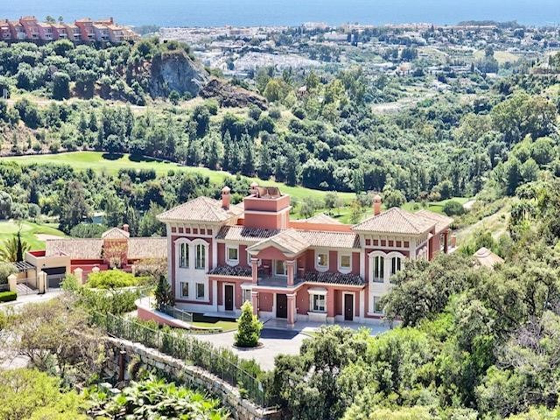 House in Benahavis, Andalusia 10740598