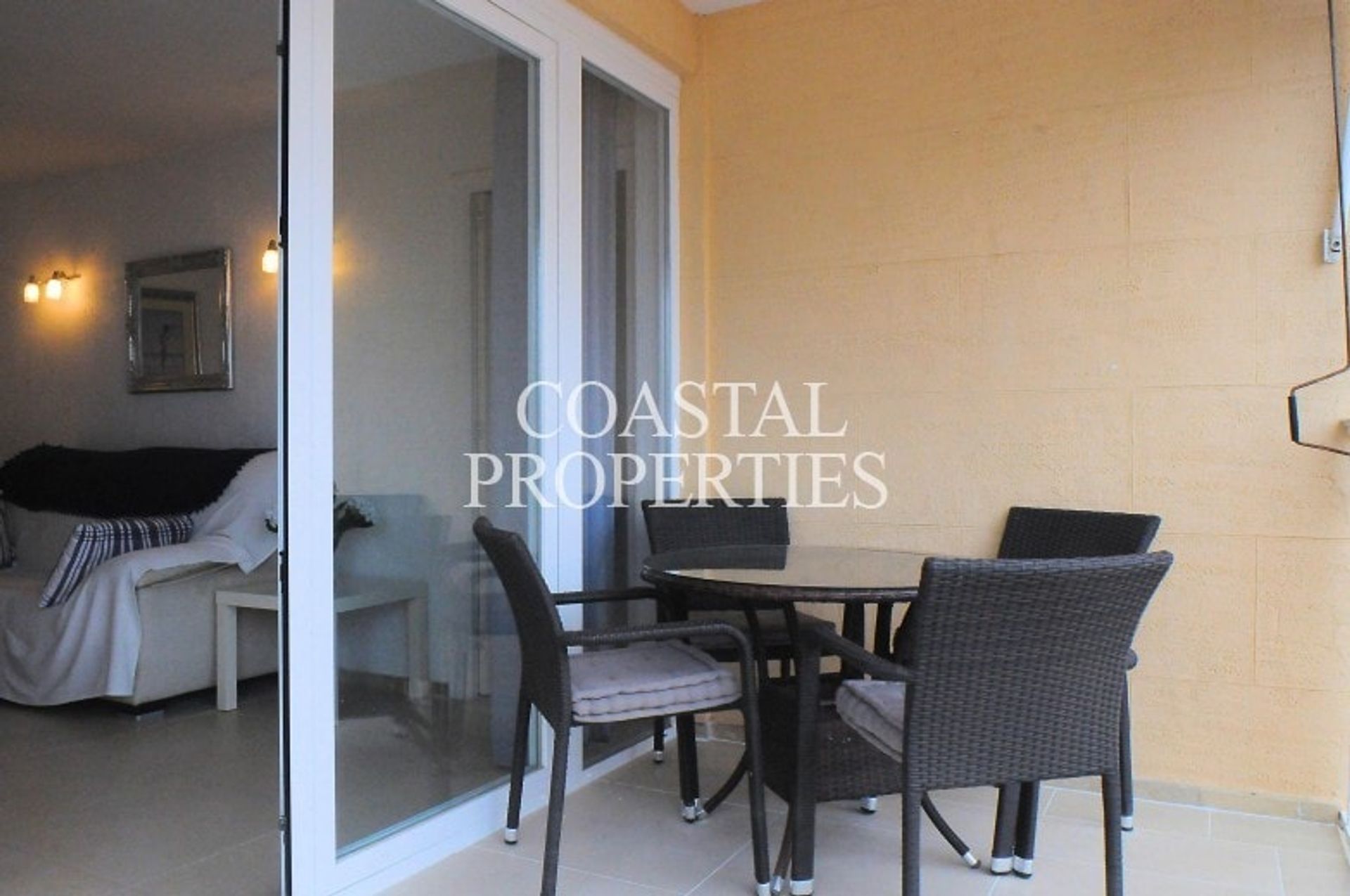 Condominium in Calvia, De Balearen 10741012