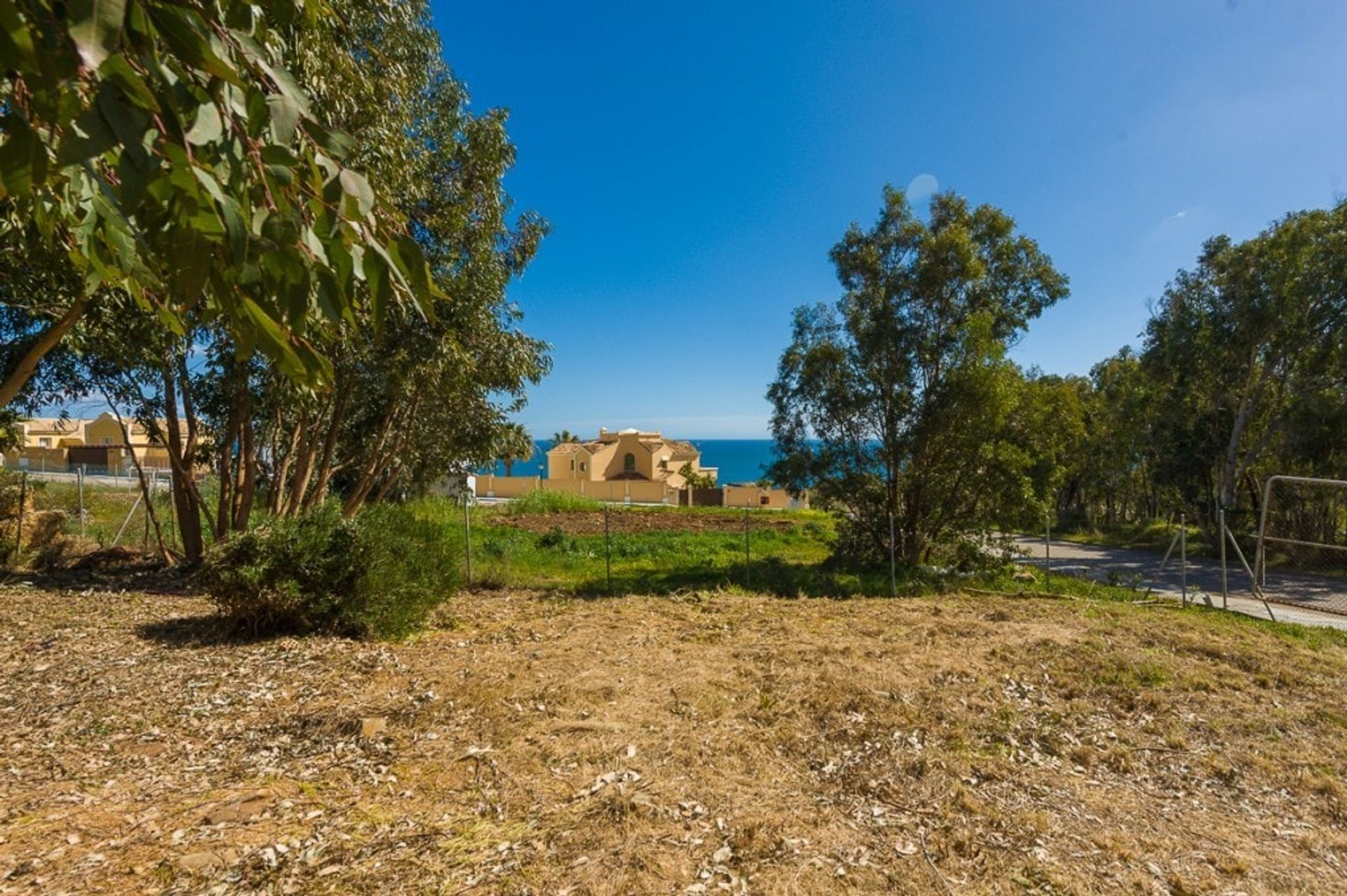 Land in Manilva, Andalucía 10741510