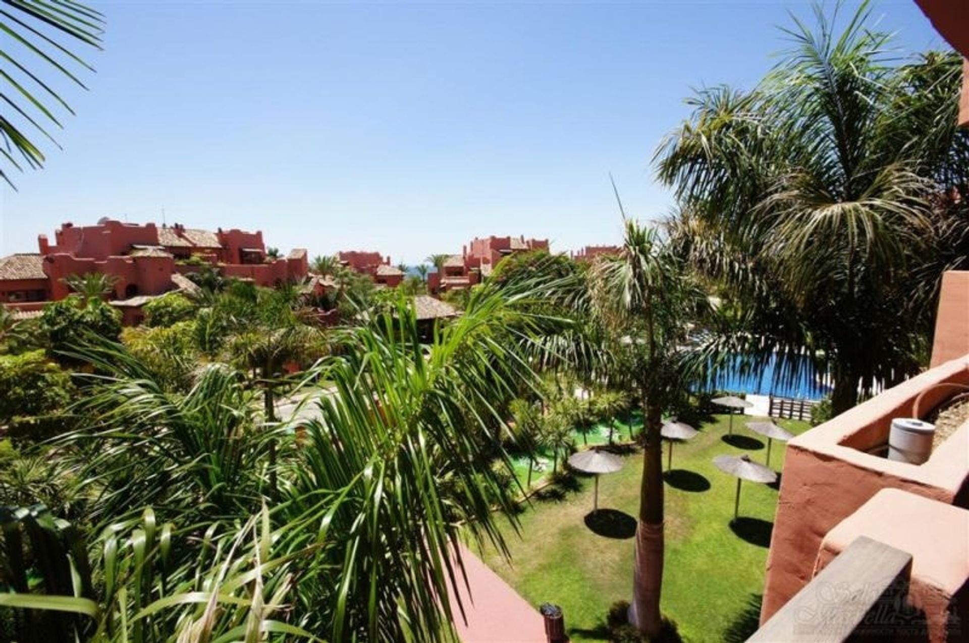 Condominium dans Estepona, Andalousie 10741580