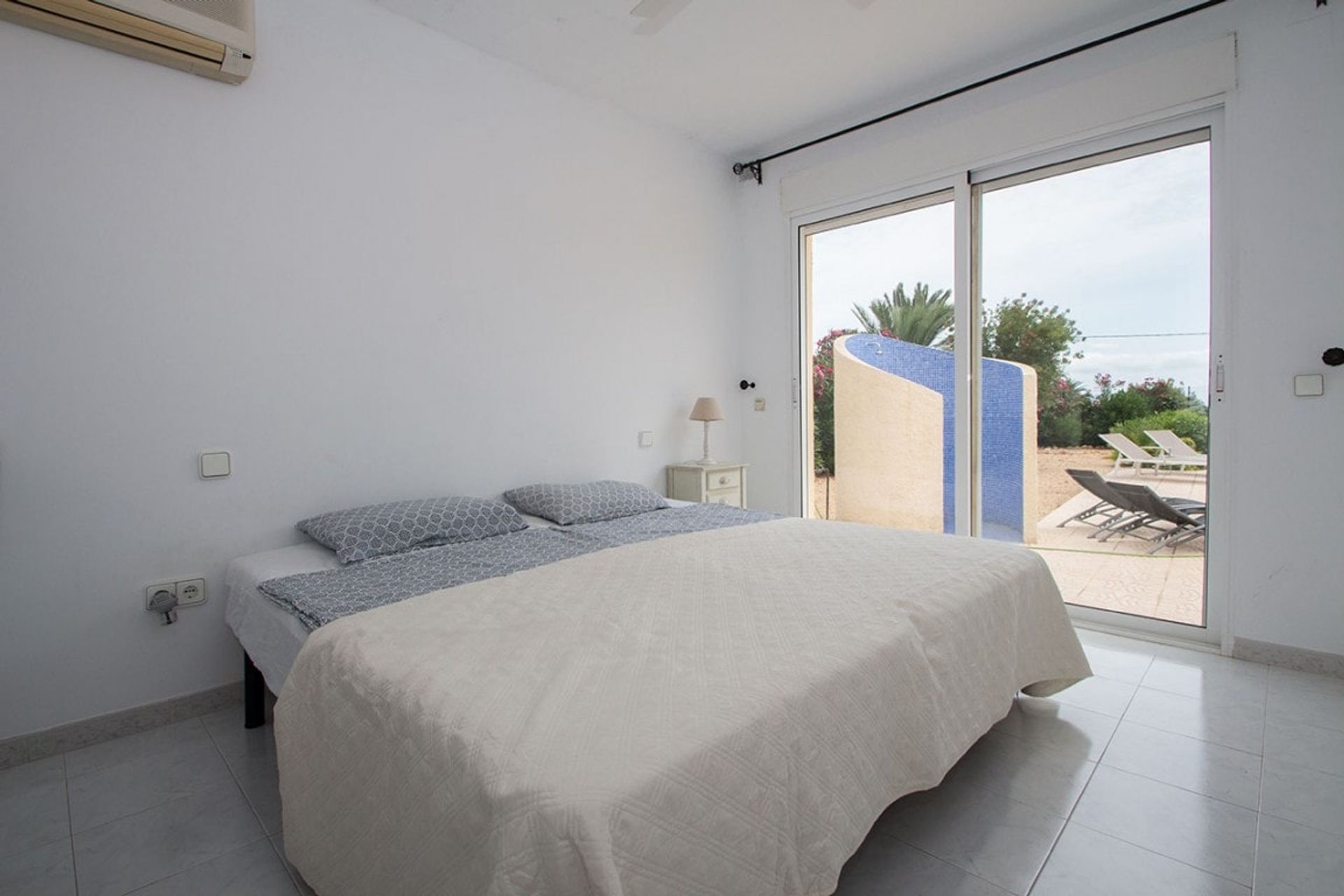 House in Alicante (Alacant), Comunidad Valenciana 10742644